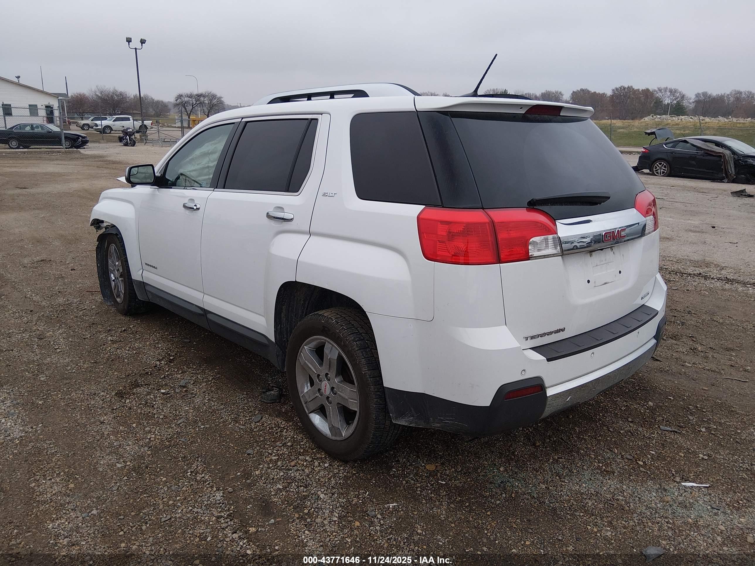 GMC TERRAIN image 3