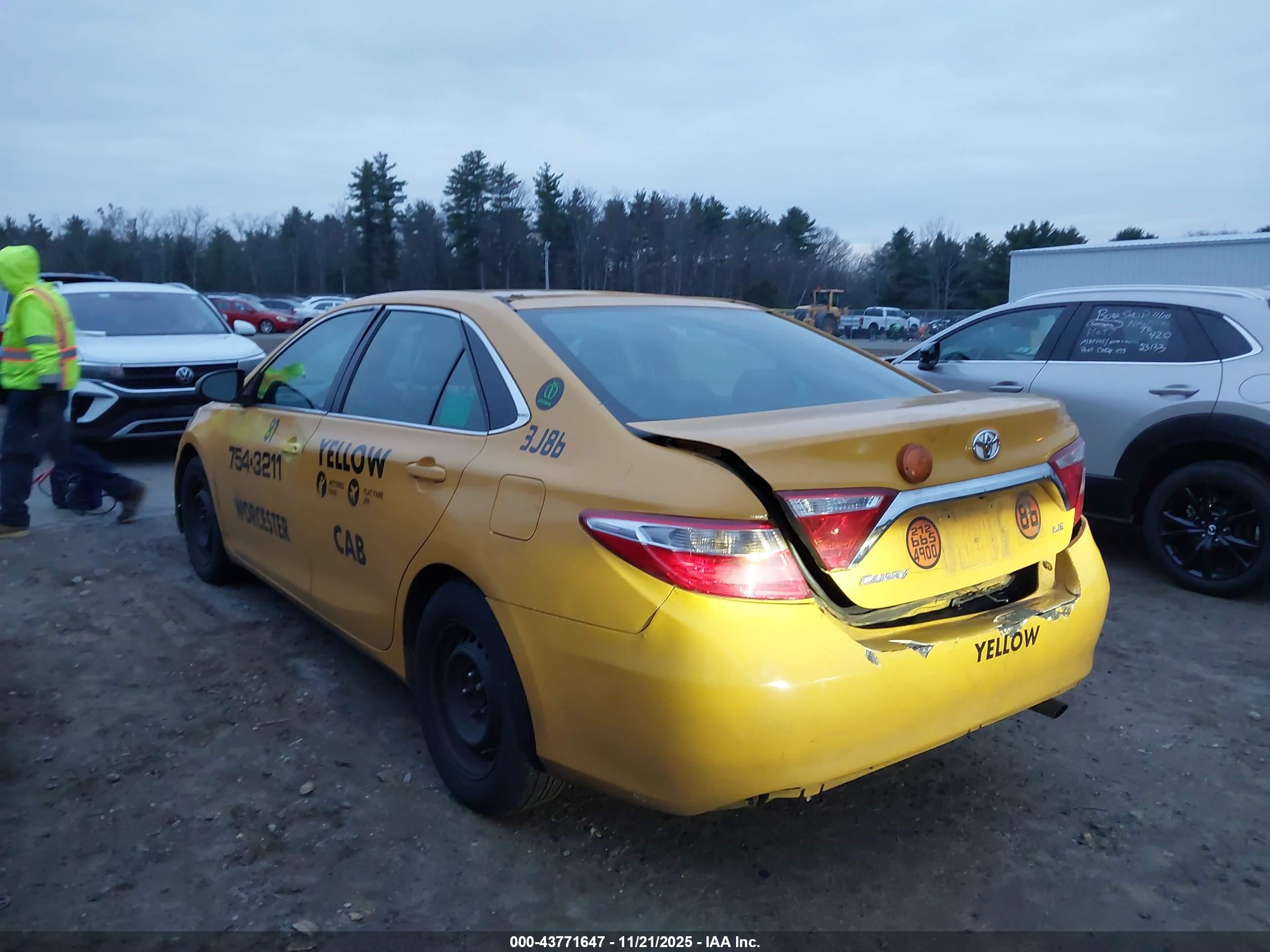 TOYOTA CAMRY image 3
