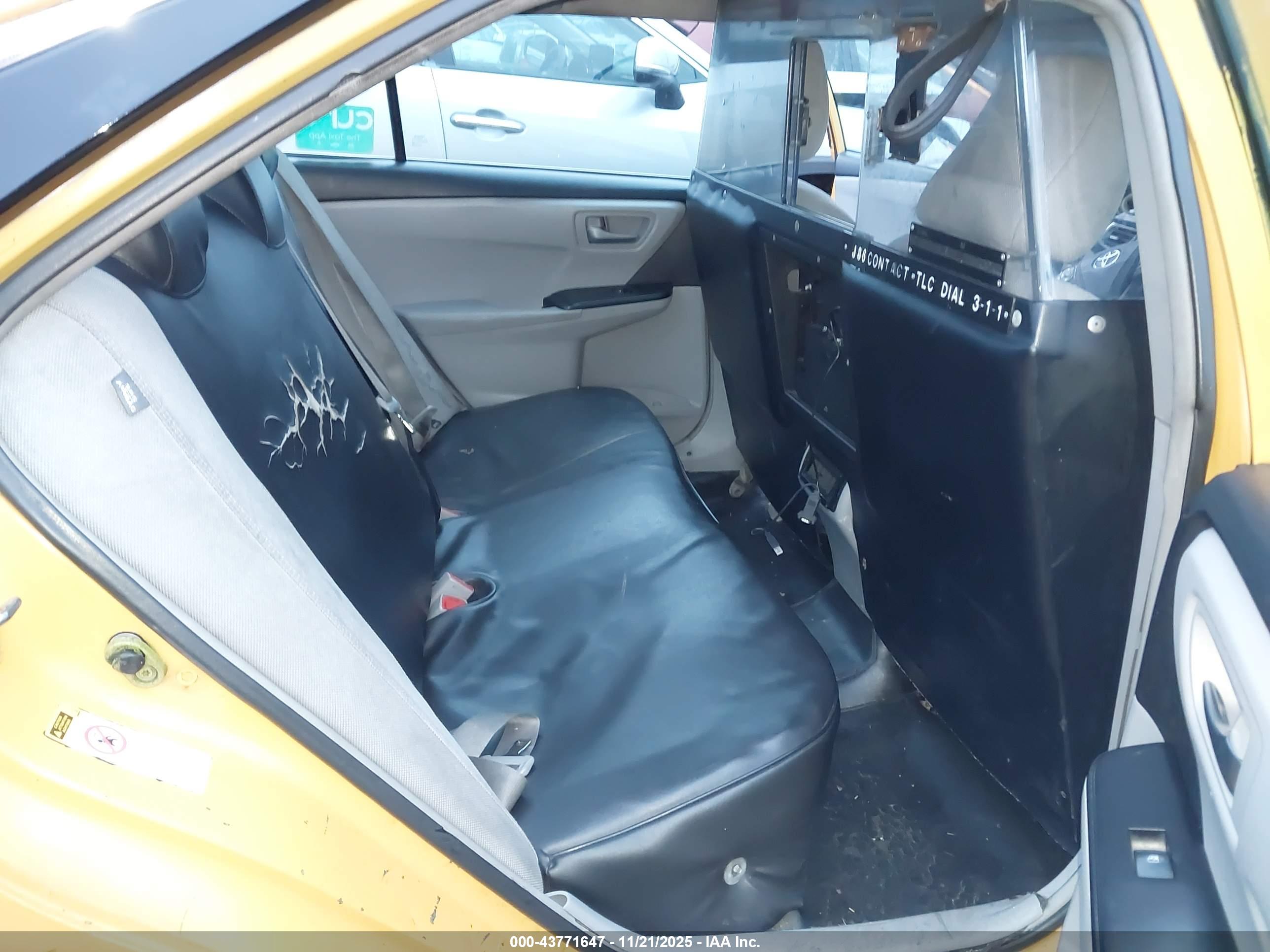 TOYOTA CAMRY image 8