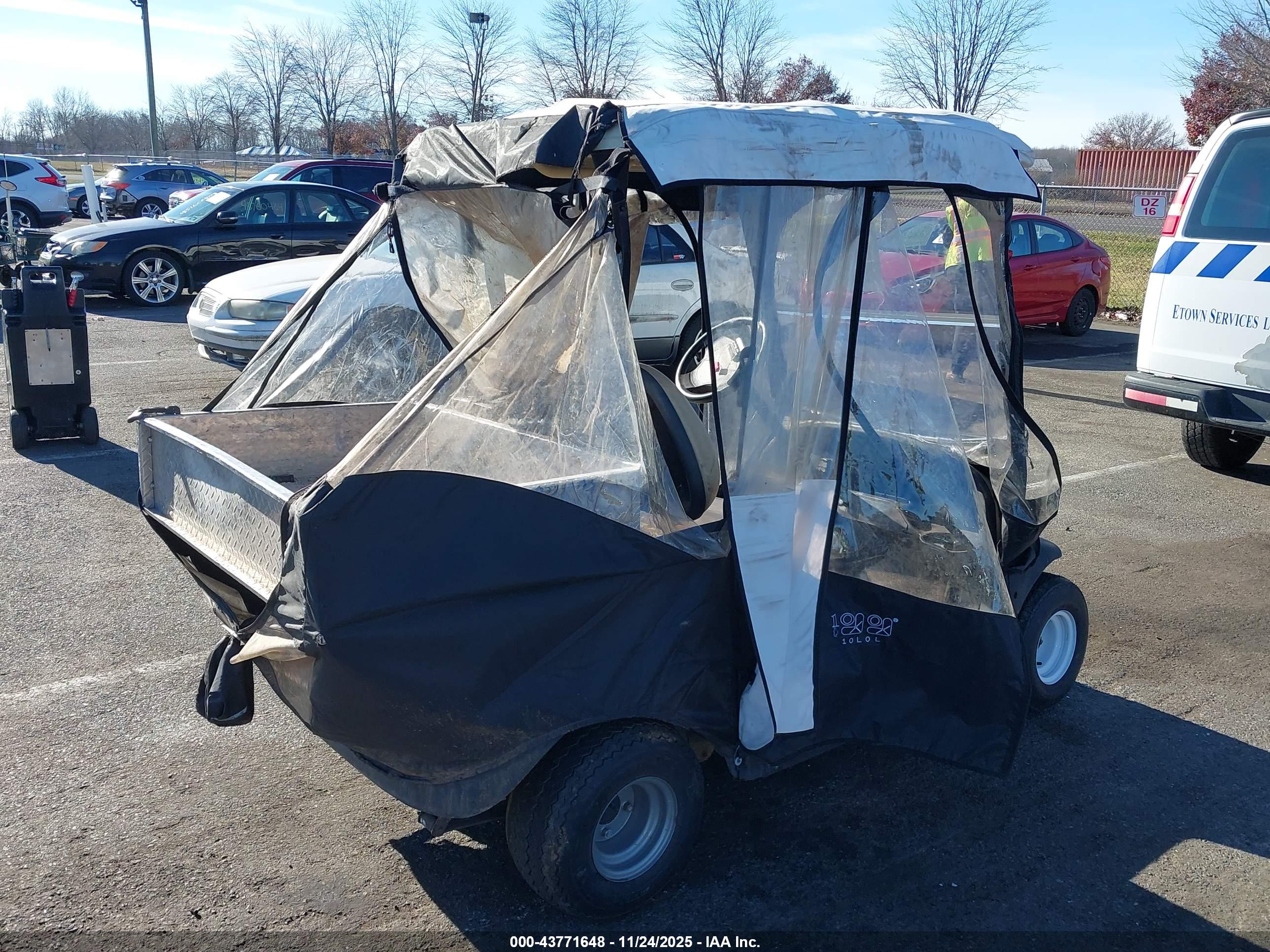 CLUB CAR image 4