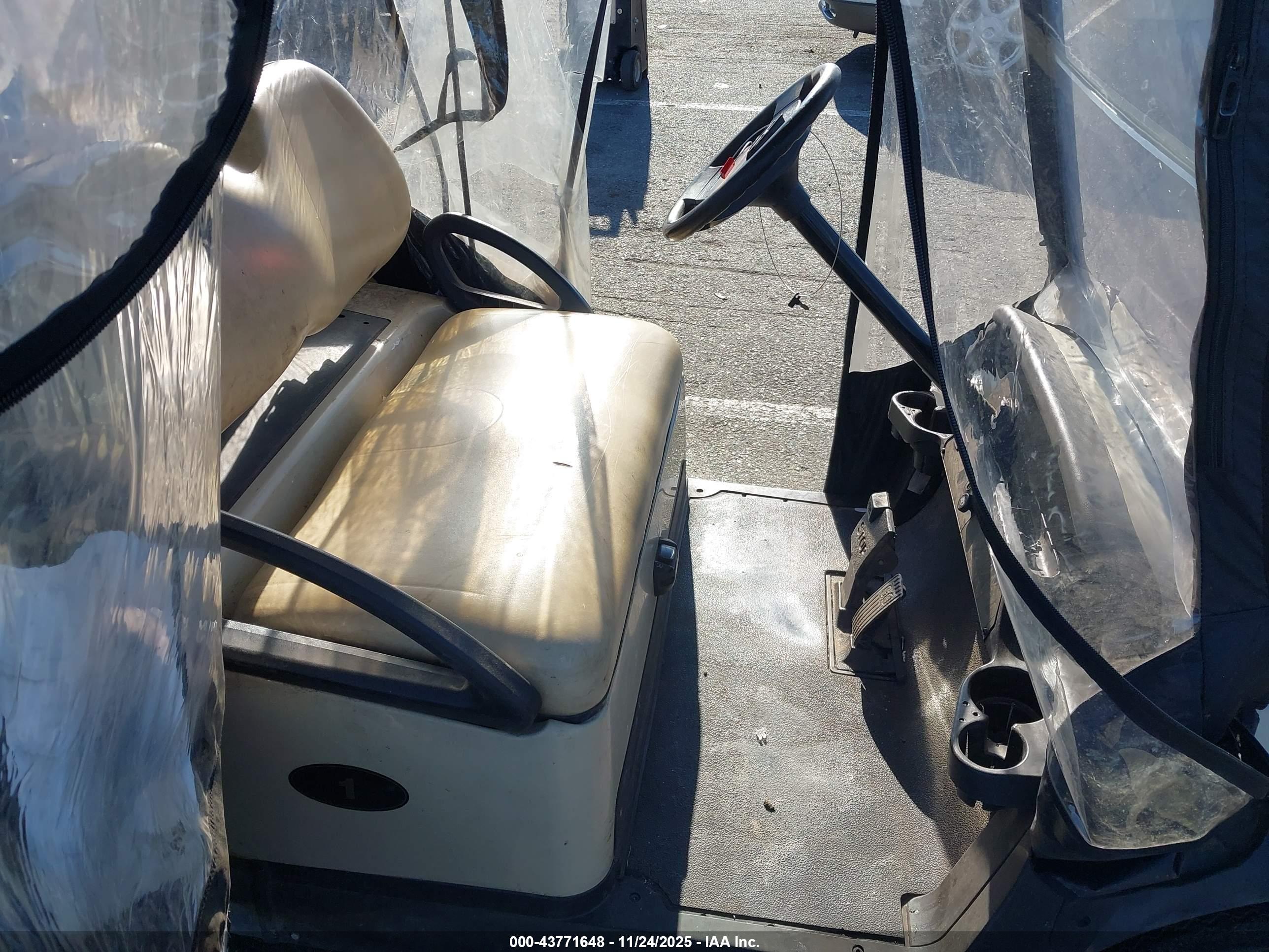 CLUB CAR image 5