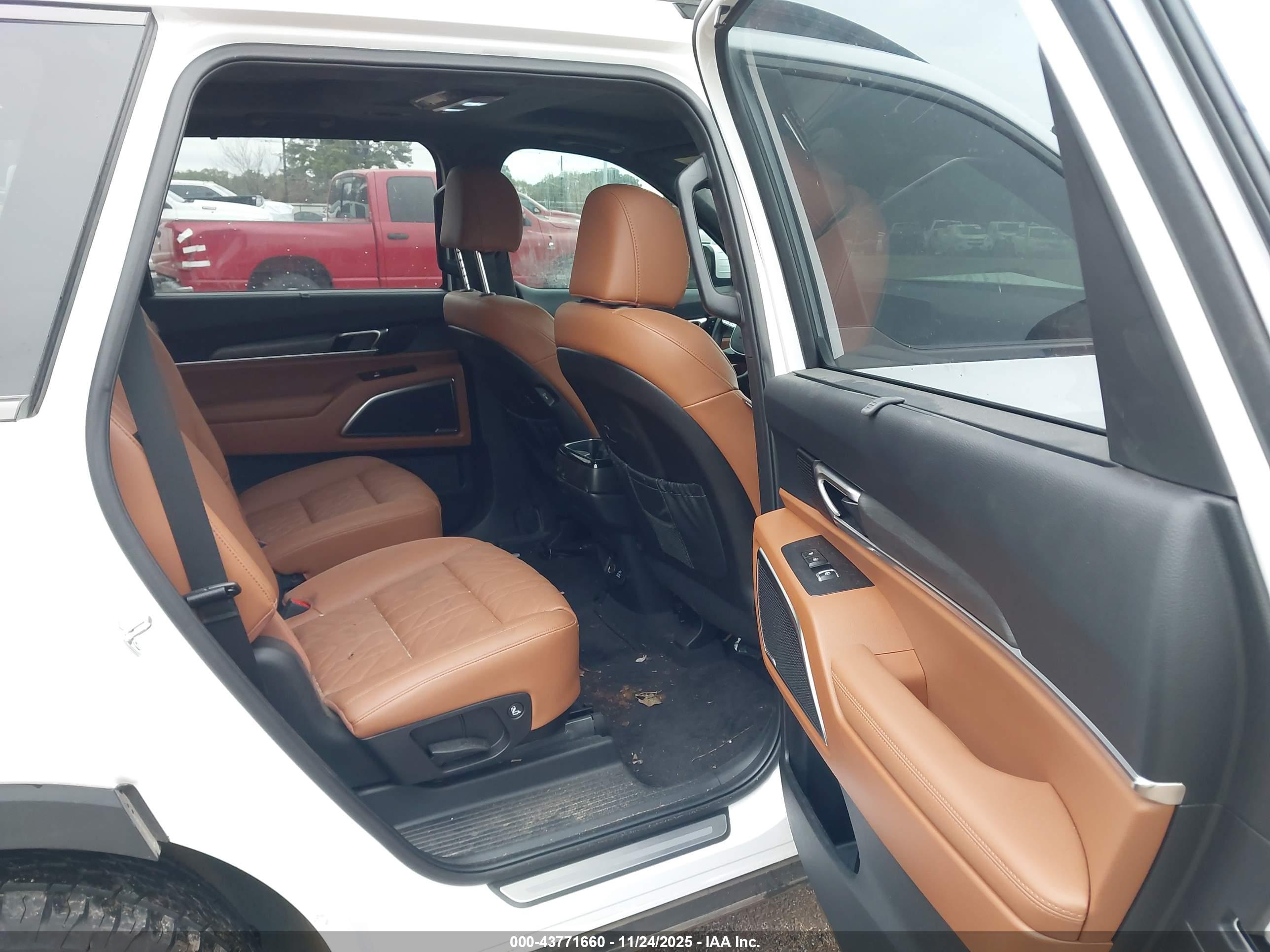 KIA TELLURIDE image 8