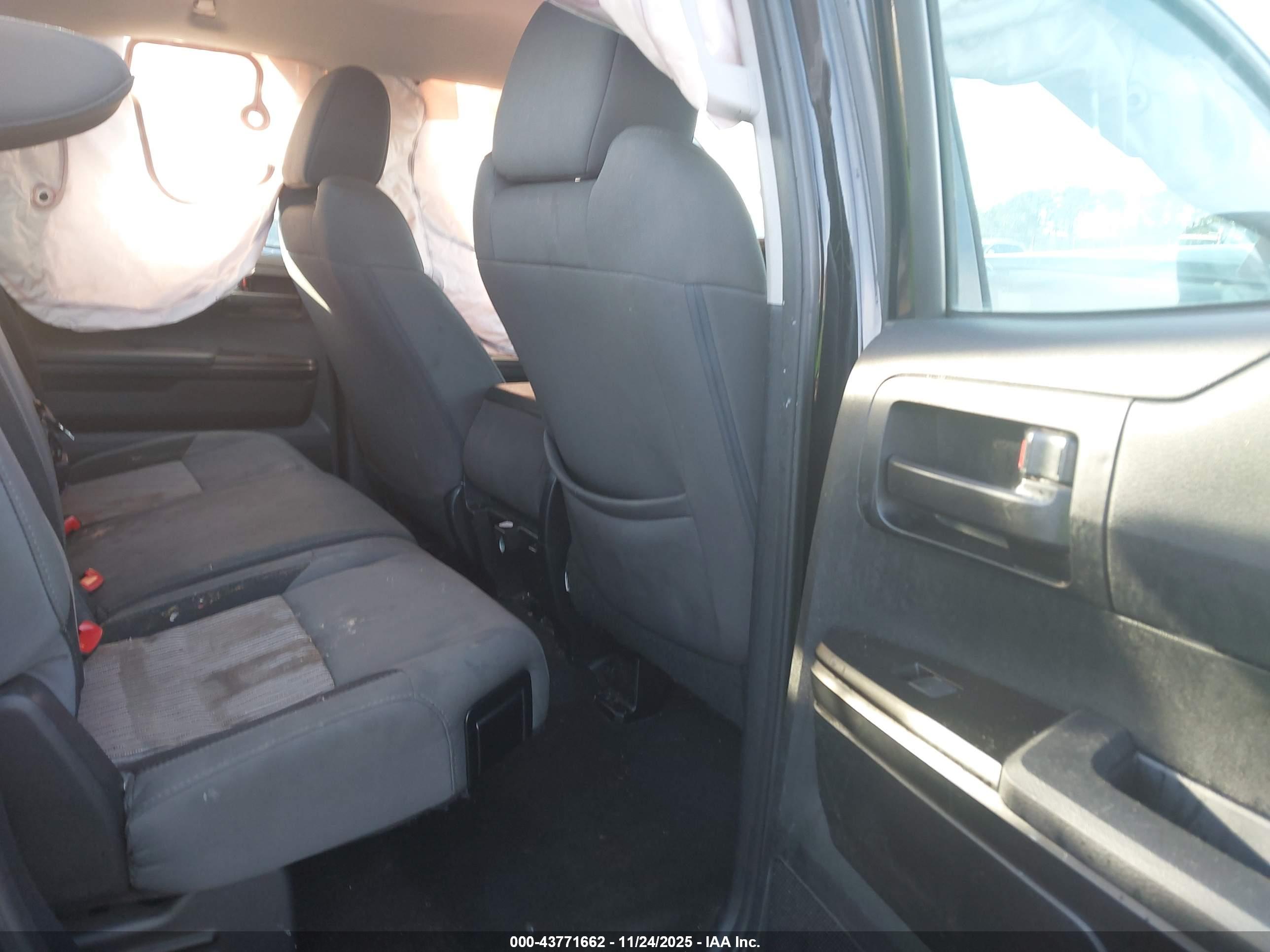 TOYOTA TUNDRA image 8