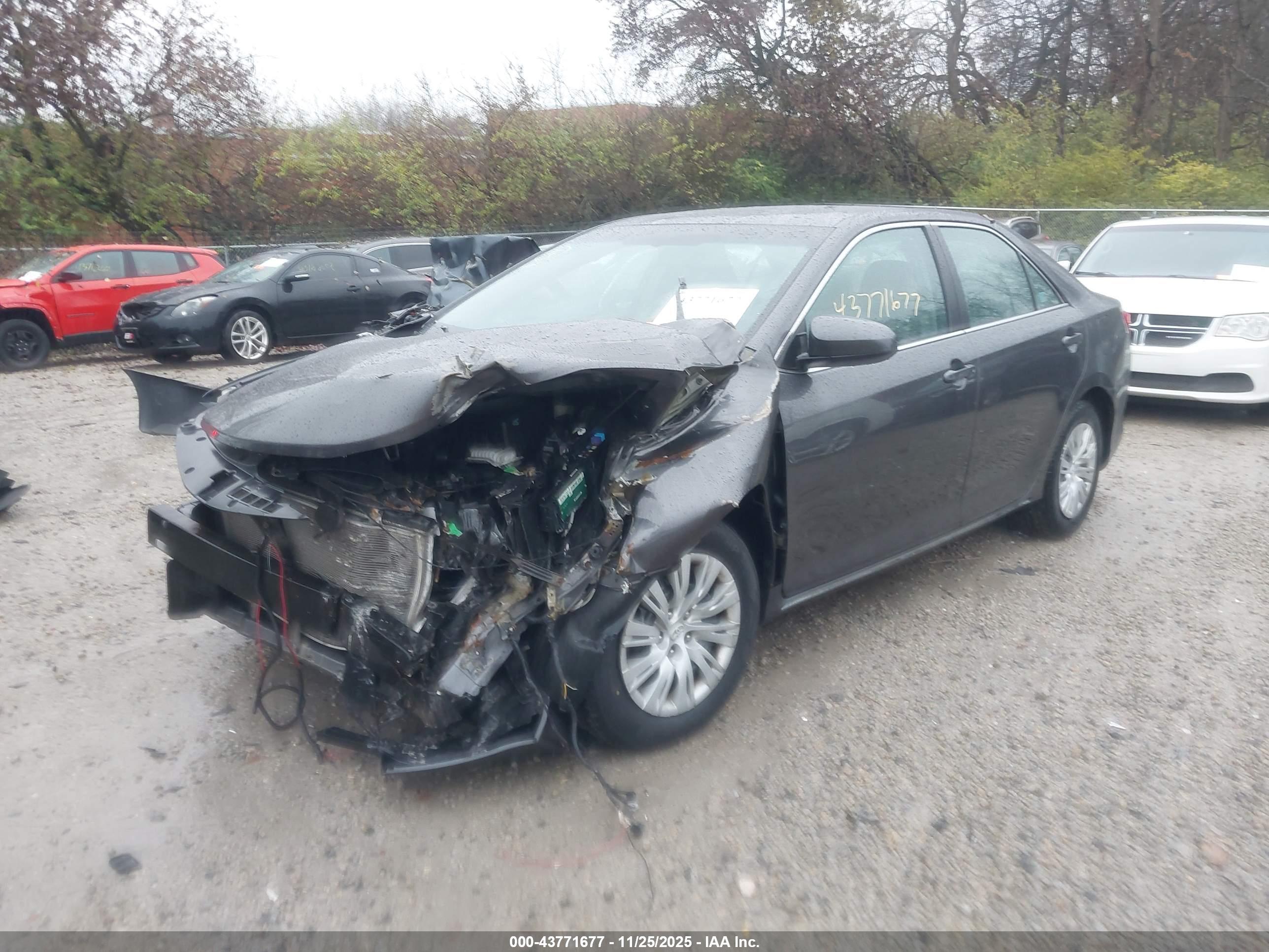 TOYOTA CAMRY image 2