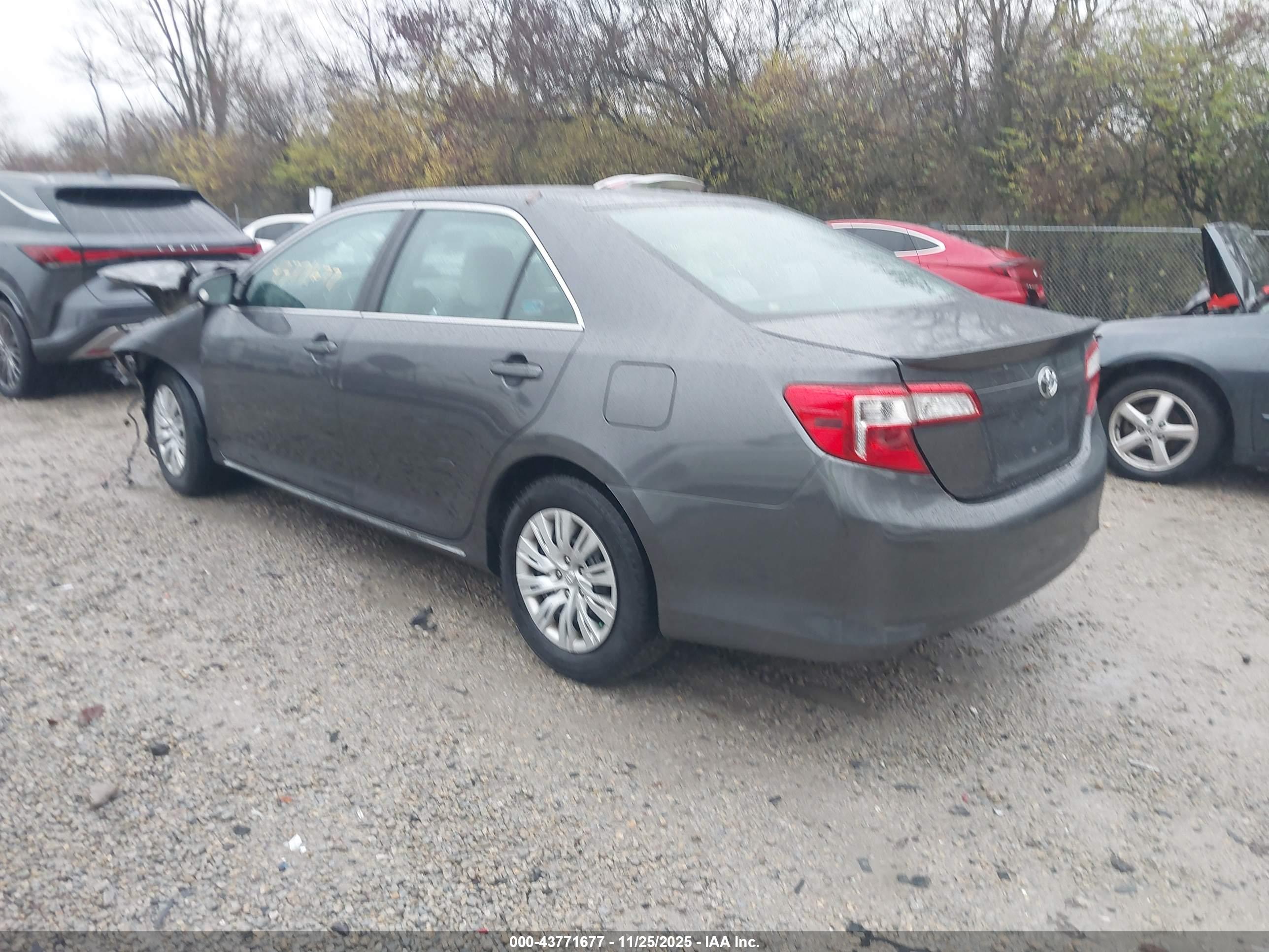 TOYOTA CAMRY image 3