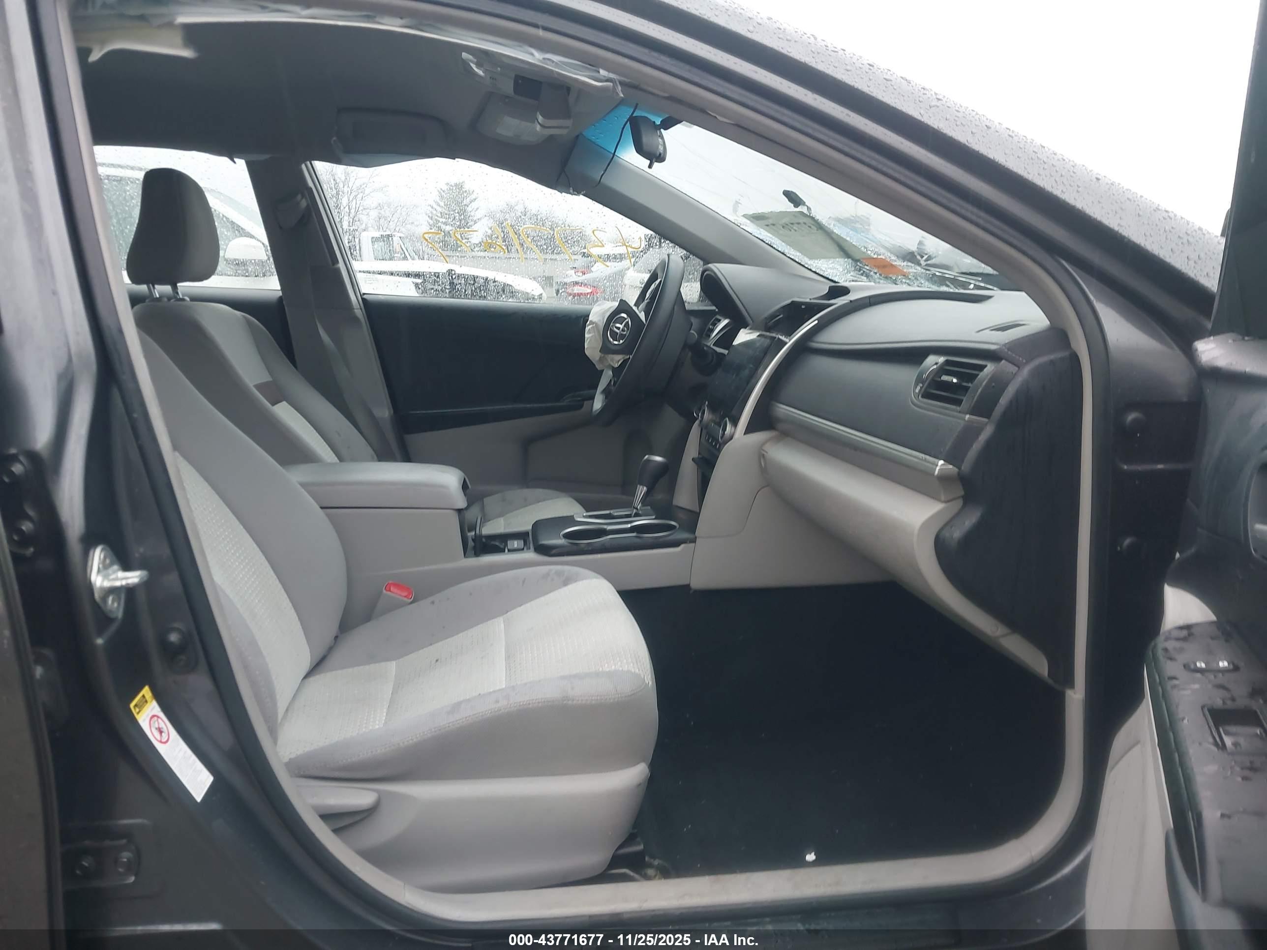 TOYOTA CAMRY image 5