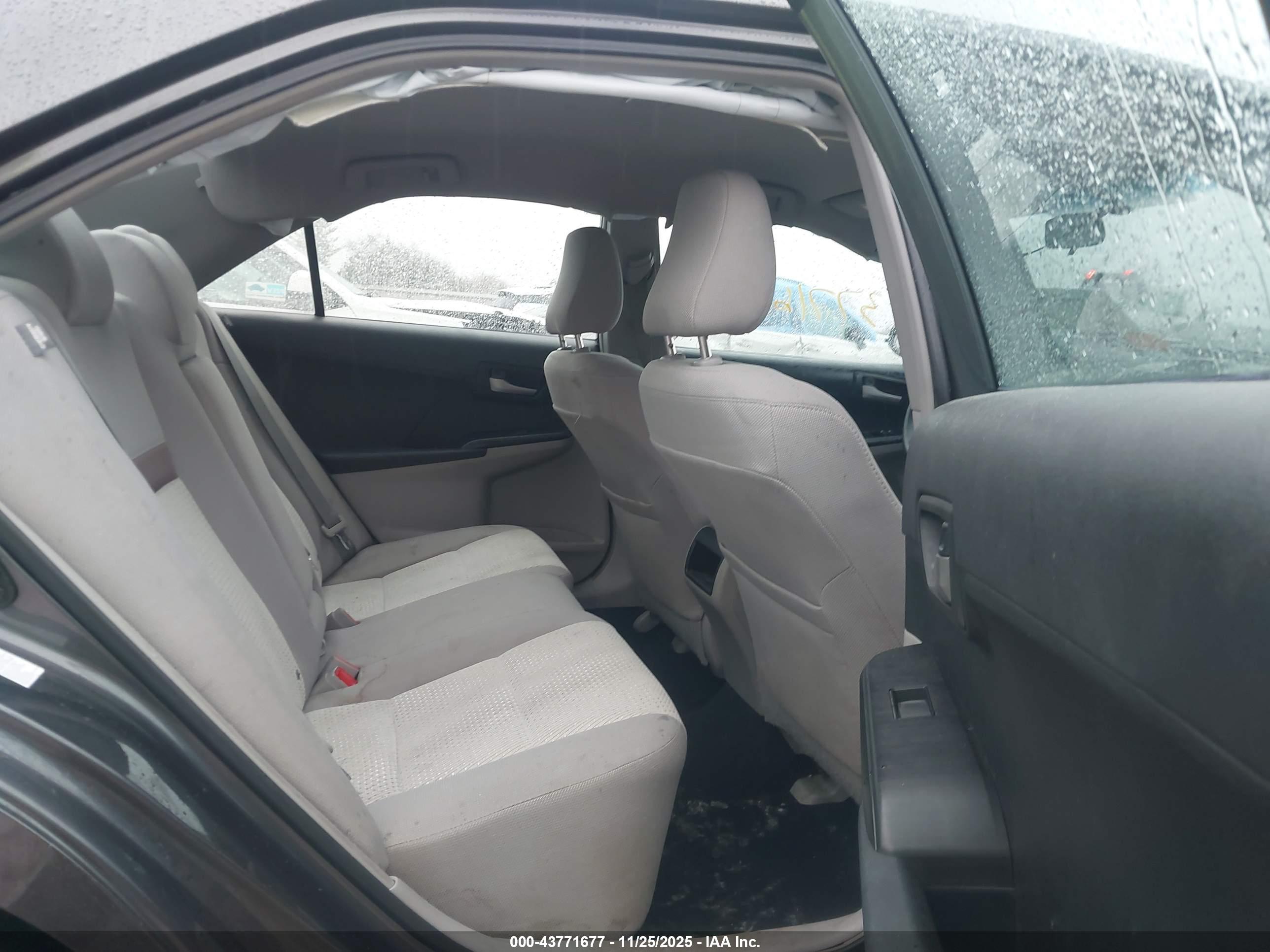 TOYOTA CAMRY image 8