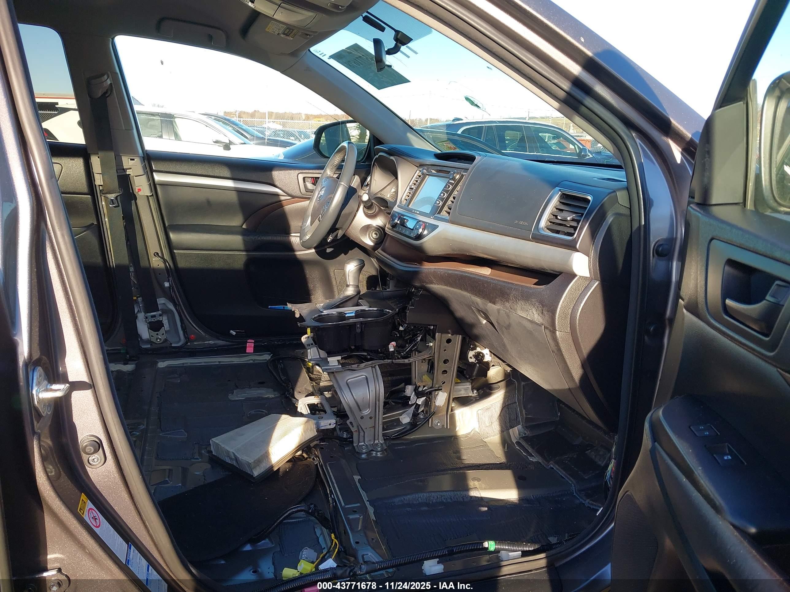 TOYOTA HIGHLANDER image 5