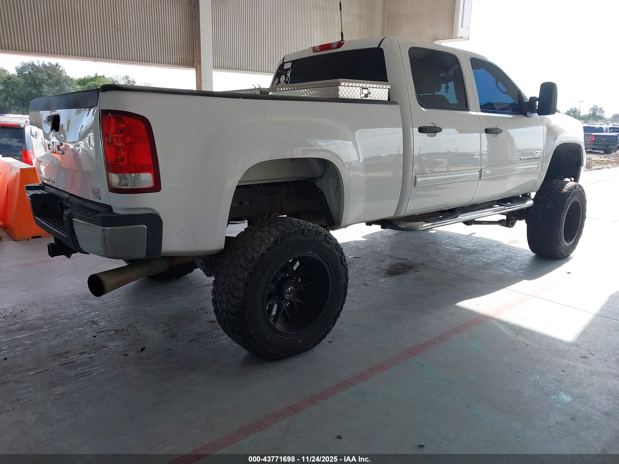 GMC SIERRA image 4