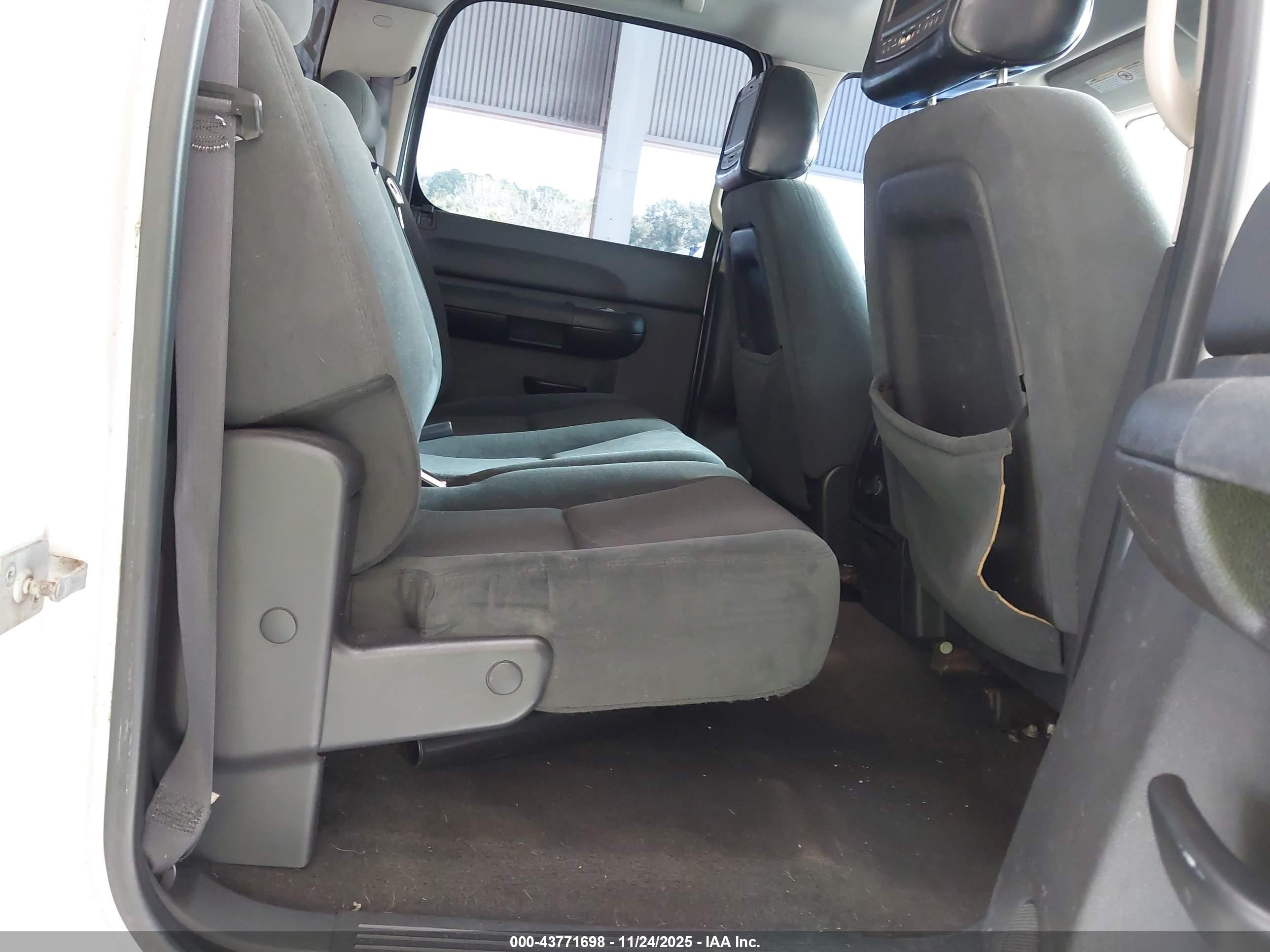 GMC SIERRA image 8