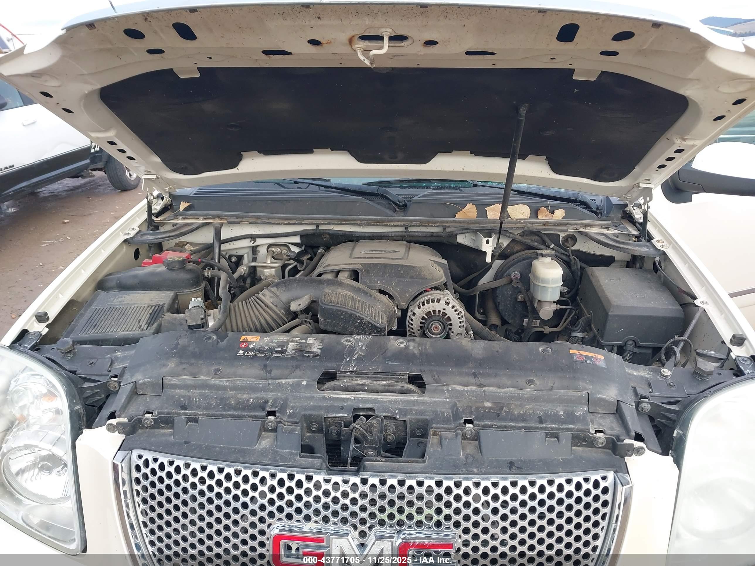 GMC YUKON image 10