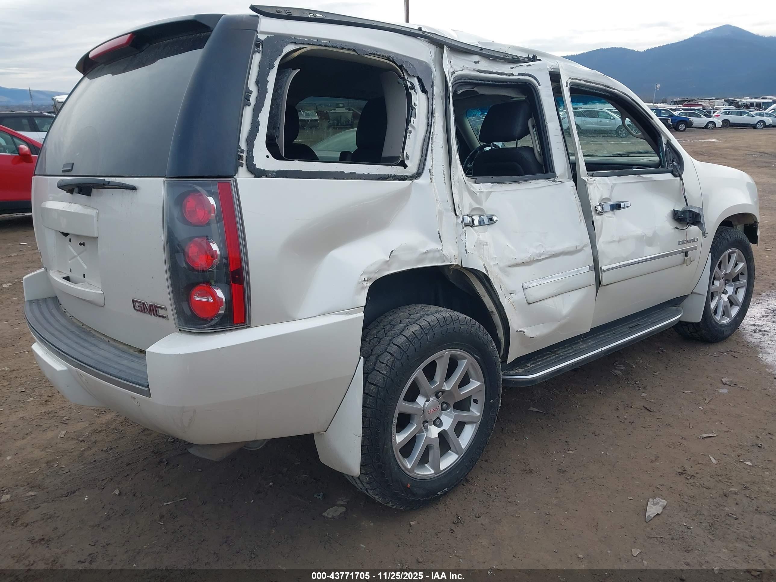 GMC YUKON image 4