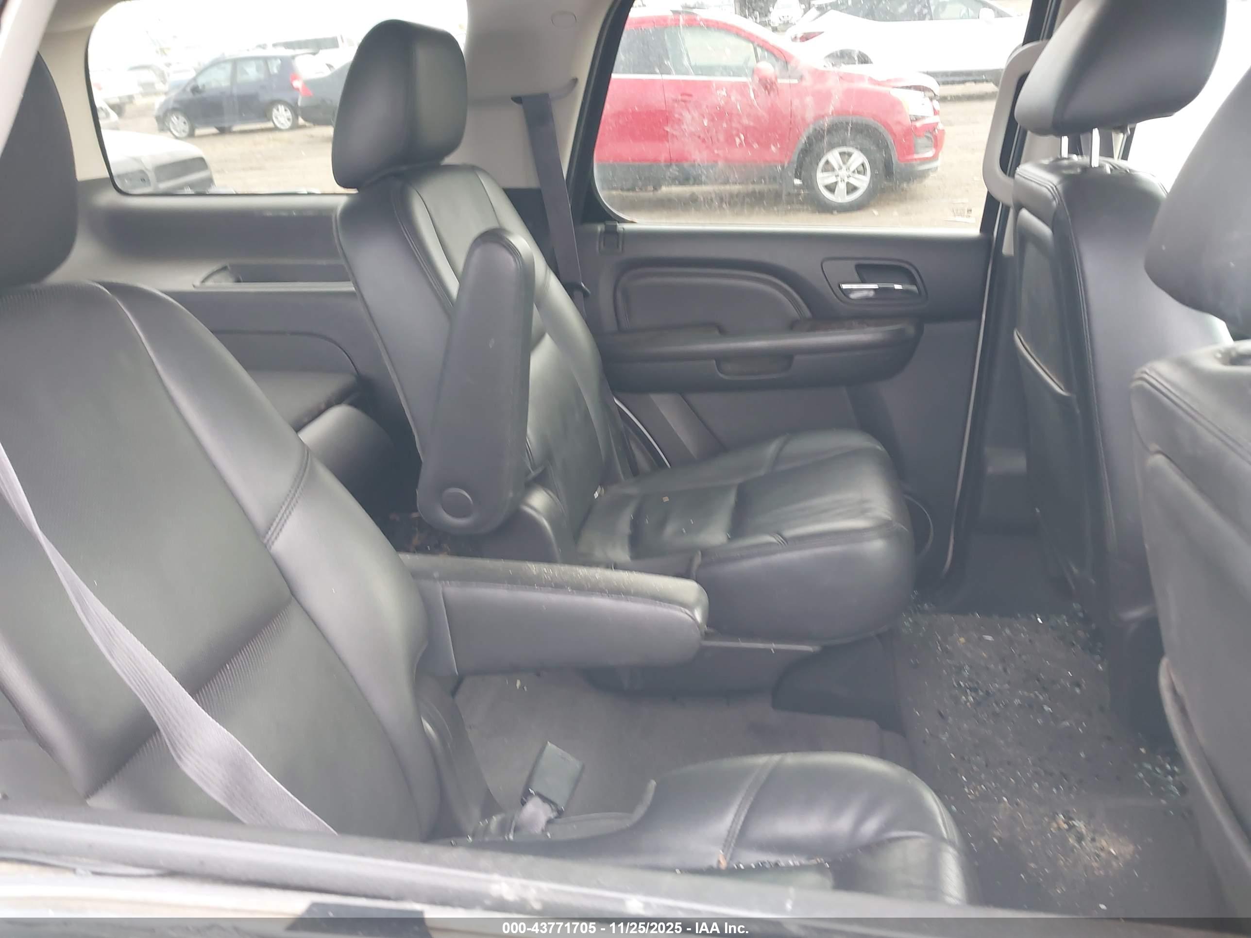 GMC YUKON image 8