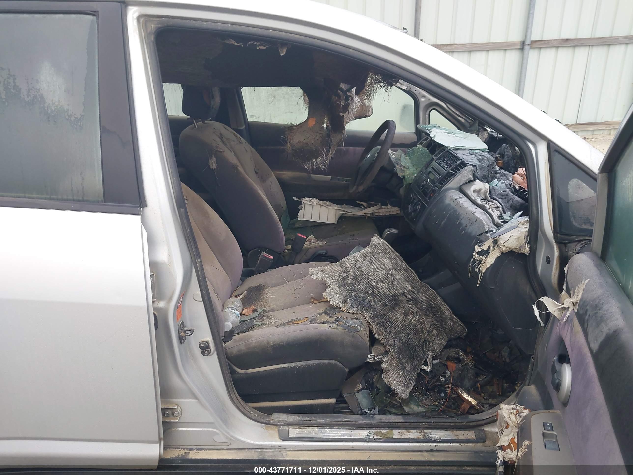 NISSAN VERSA image 5