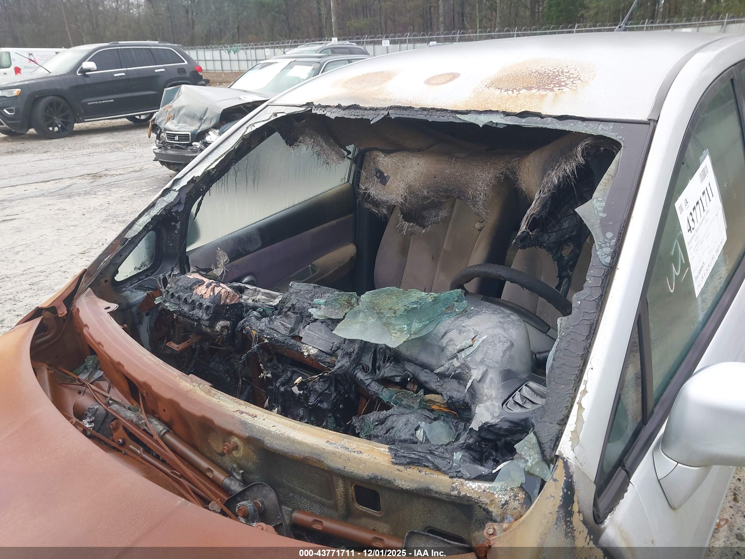 NISSAN VERSA image 6