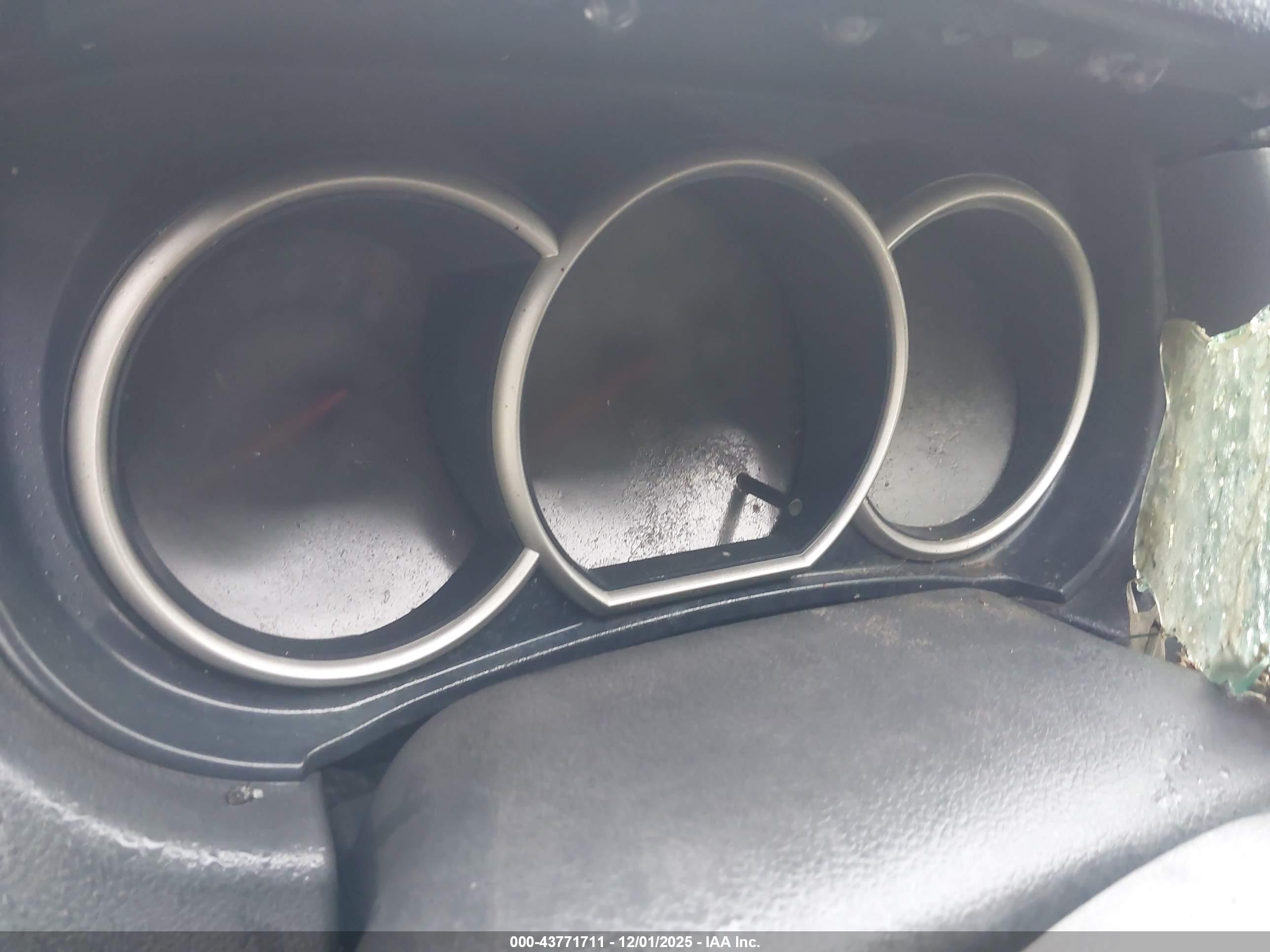 NISSAN VERSA image 7