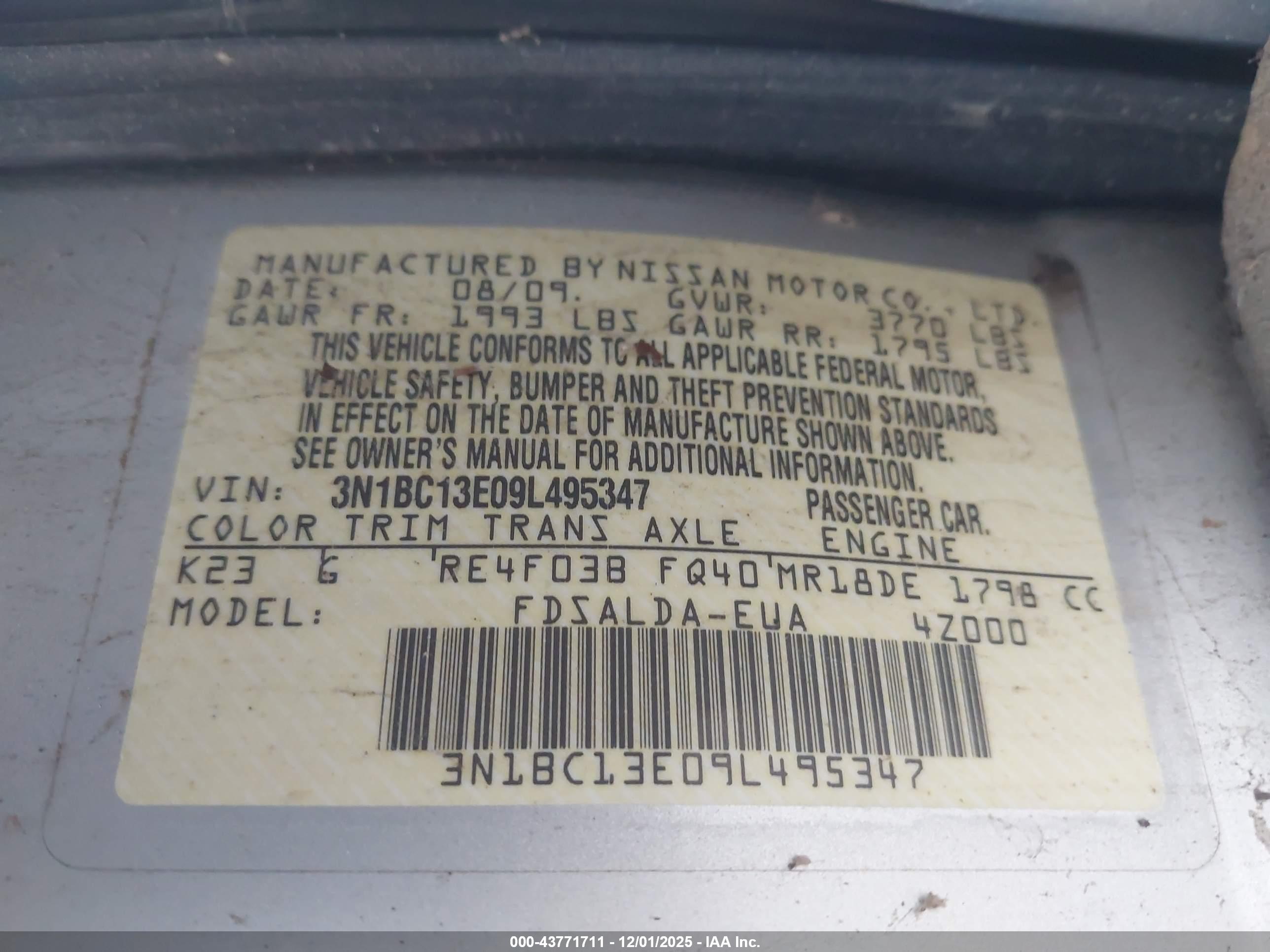 NISSAN VERSA image 9