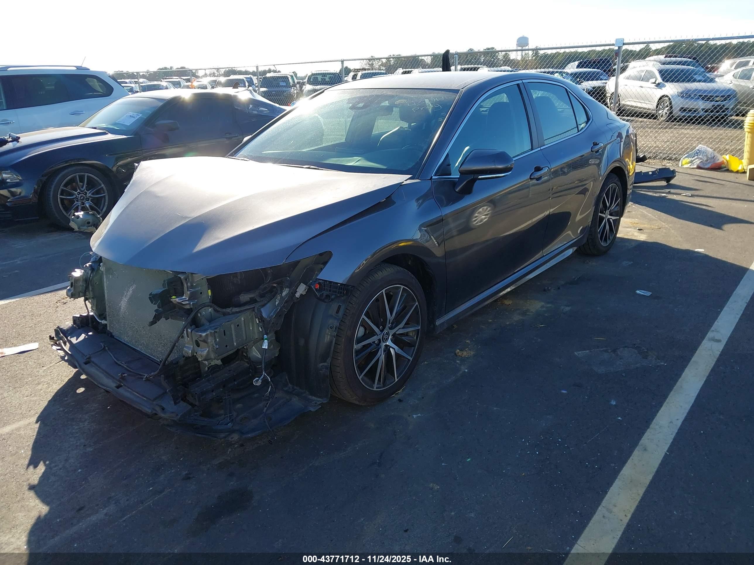 TOYOTA CAMRY image 2