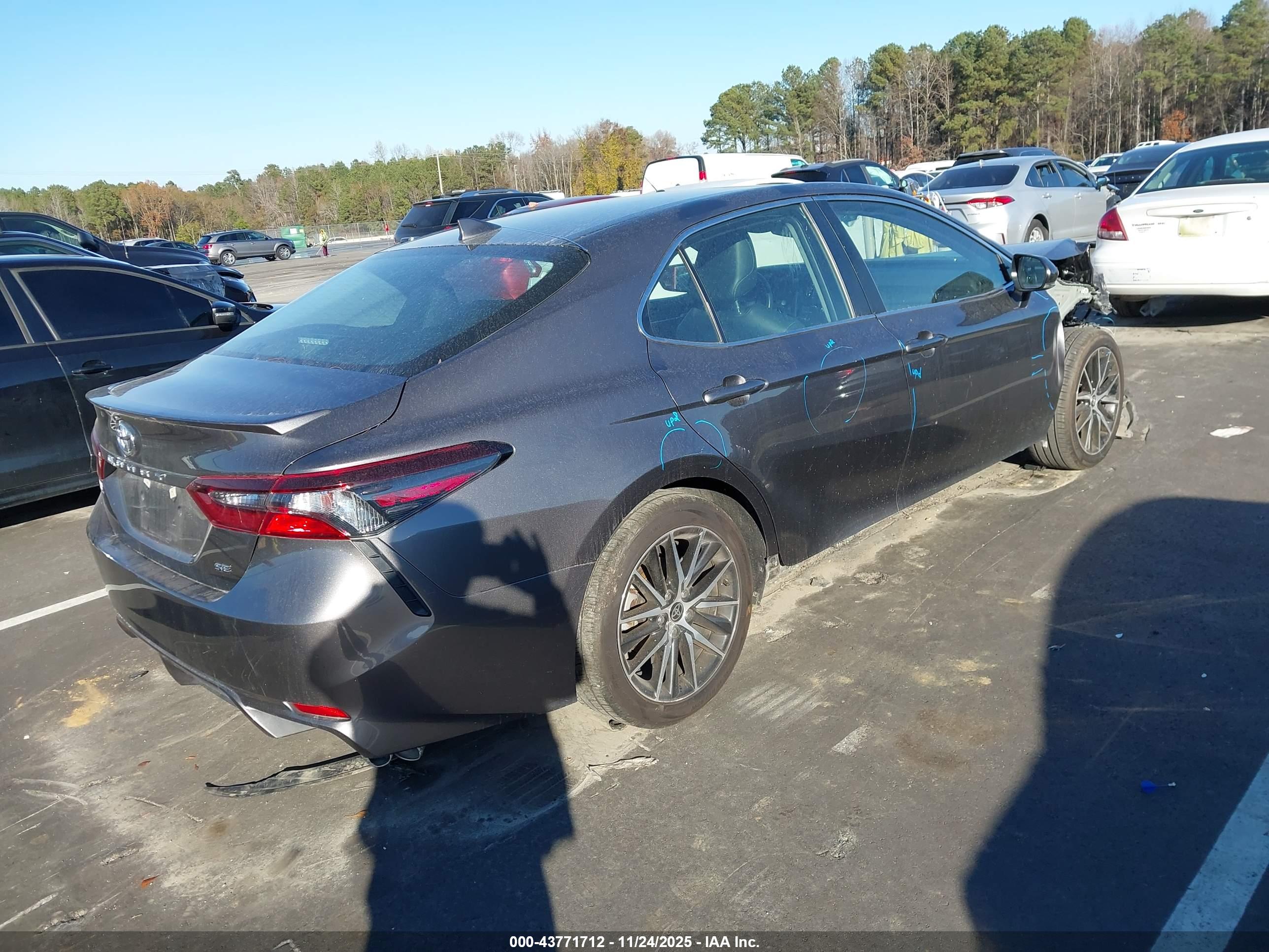 TOYOTA CAMRY image 4