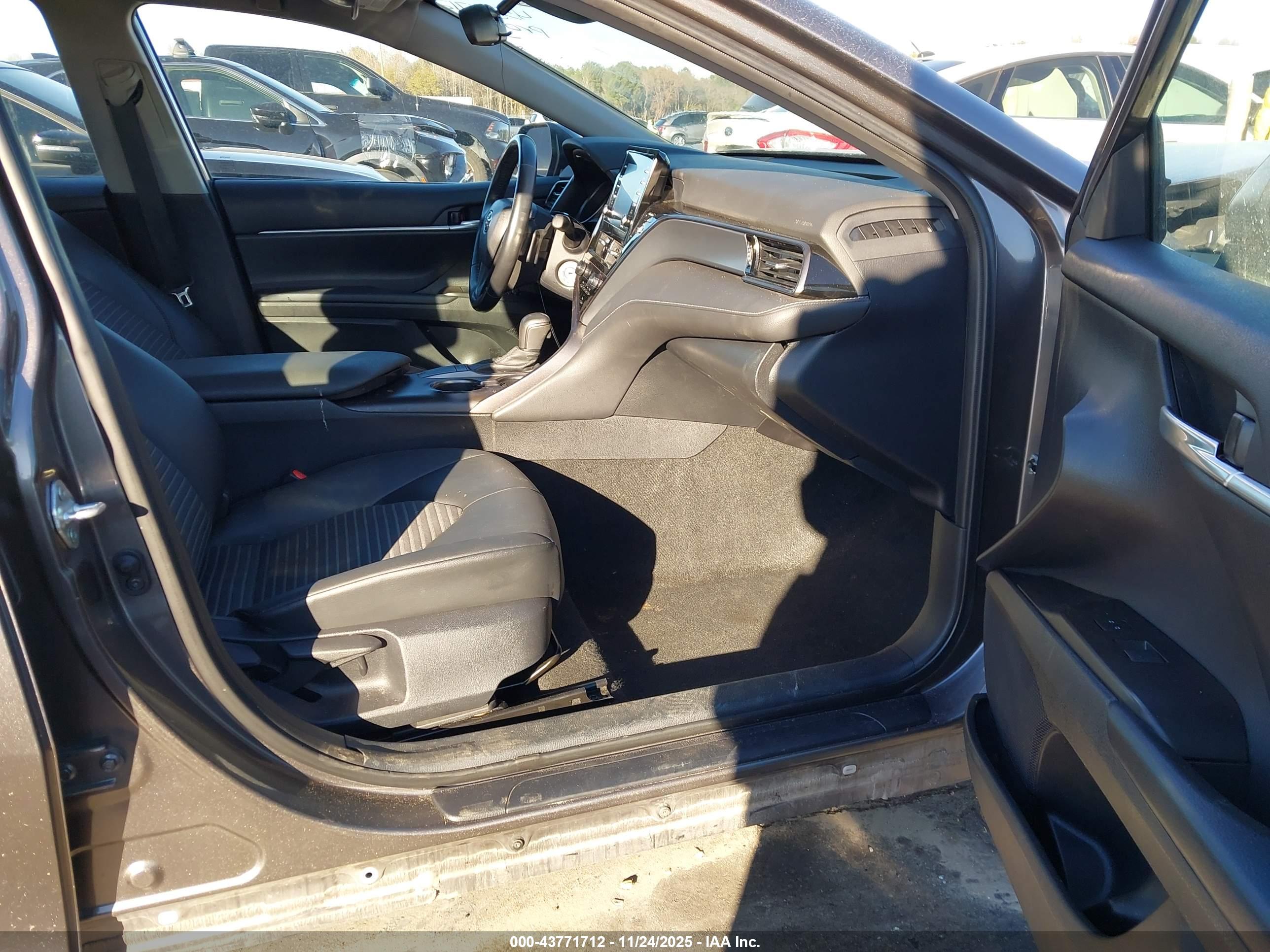 TOYOTA CAMRY image 5