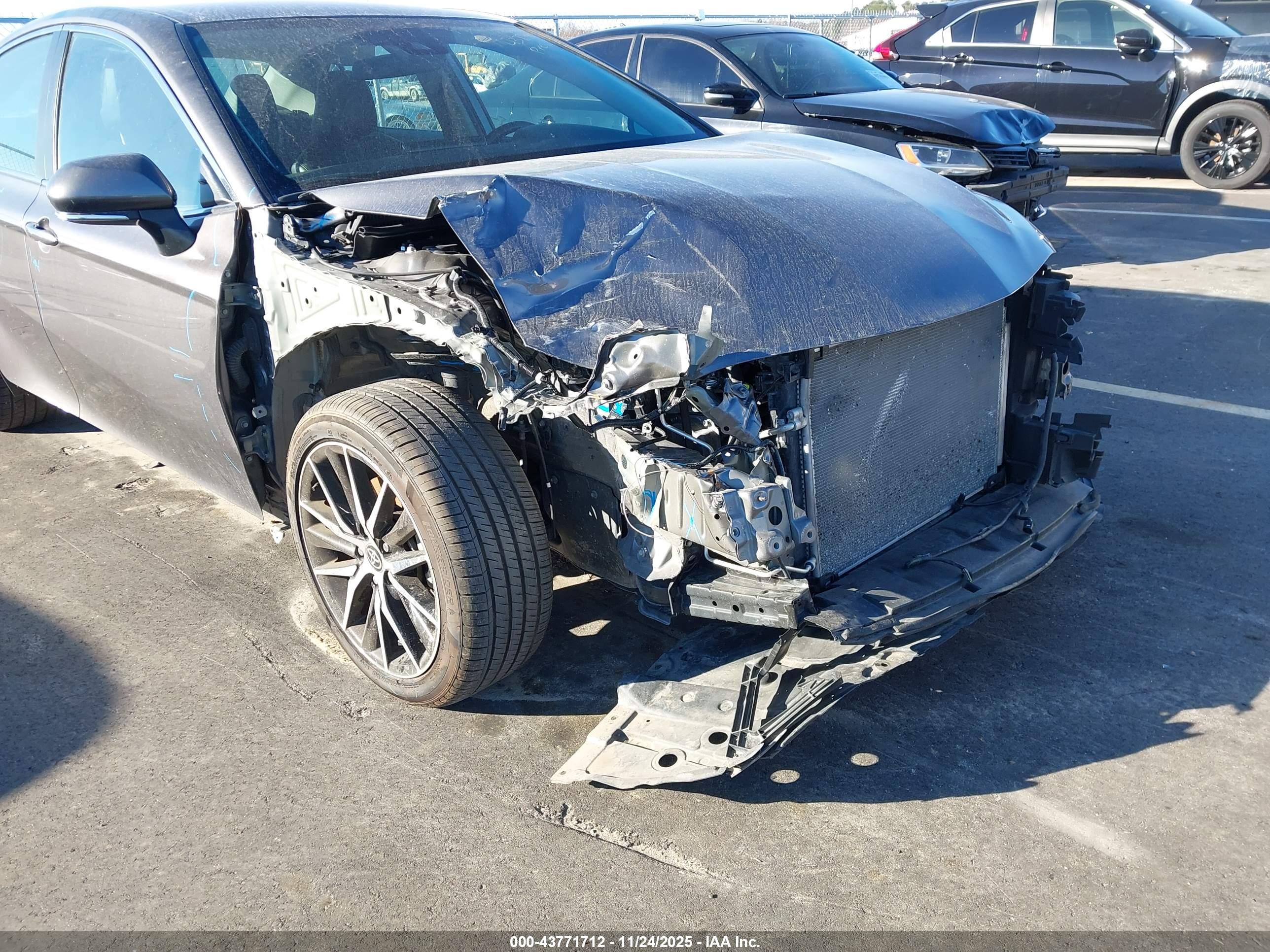 TOYOTA CAMRY image 6