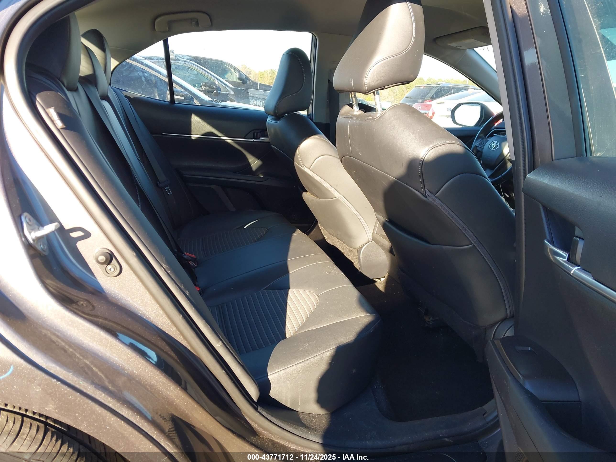 TOYOTA CAMRY image 8