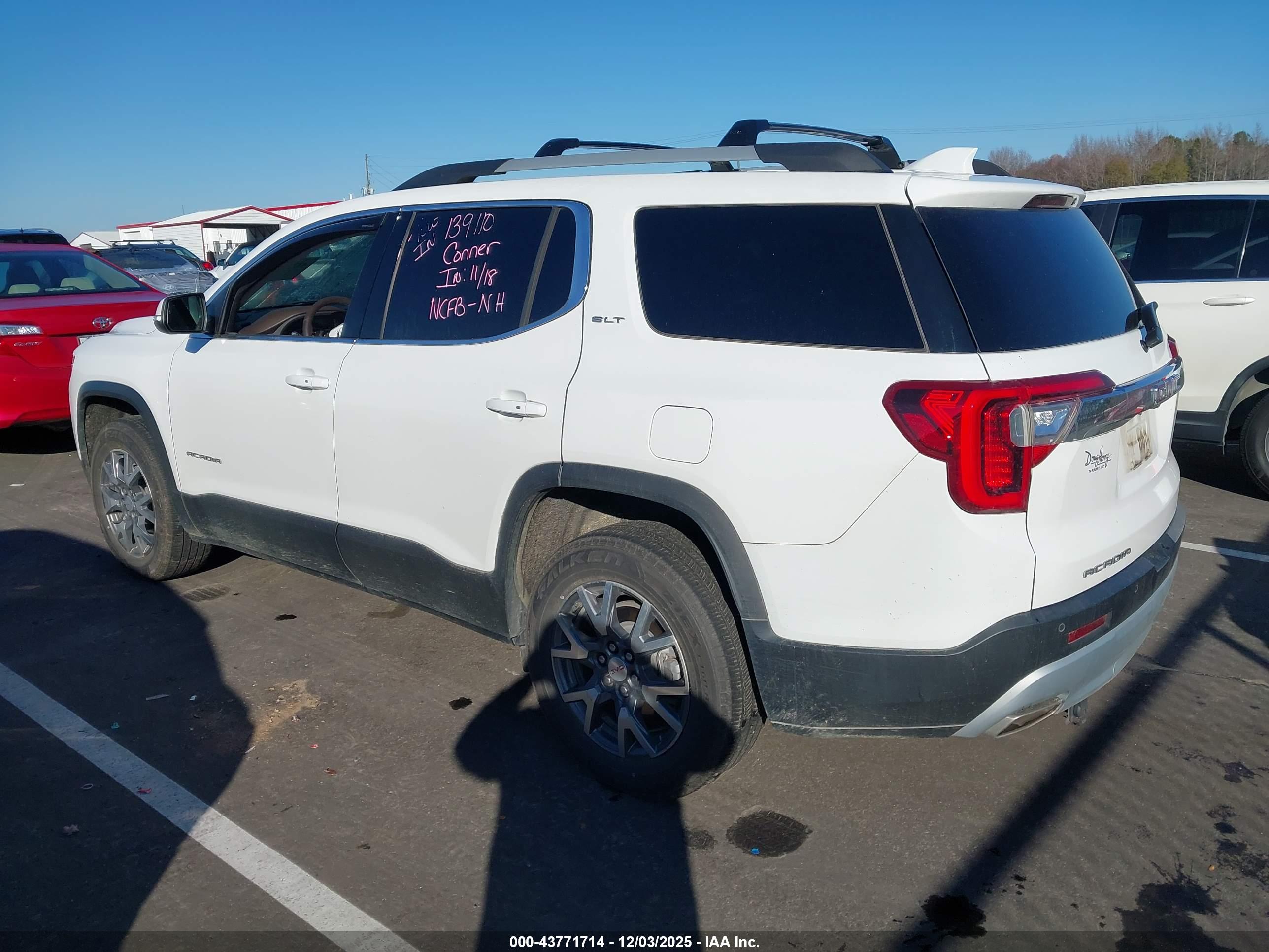 GMC ACADIA image 3