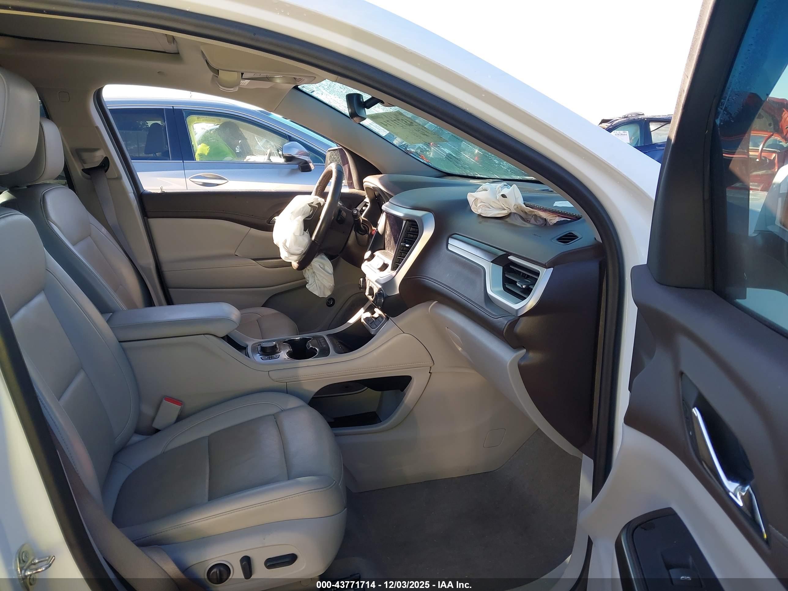 GMC ACADIA image 5
