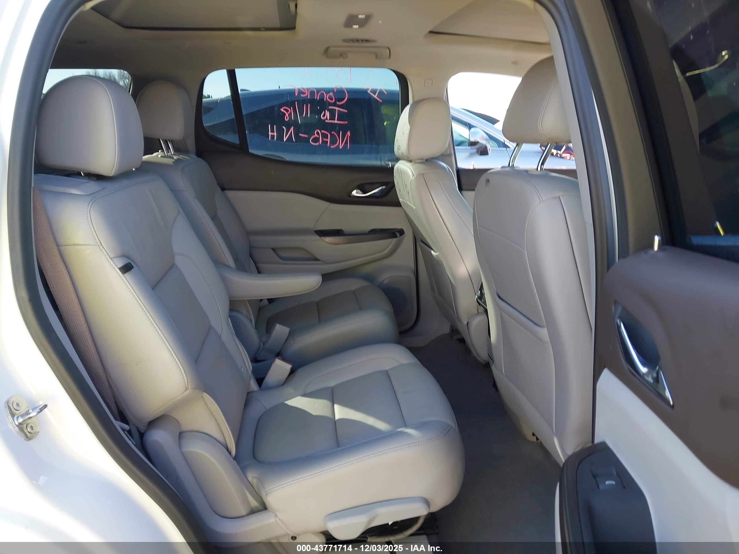 GMC ACADIA image 8