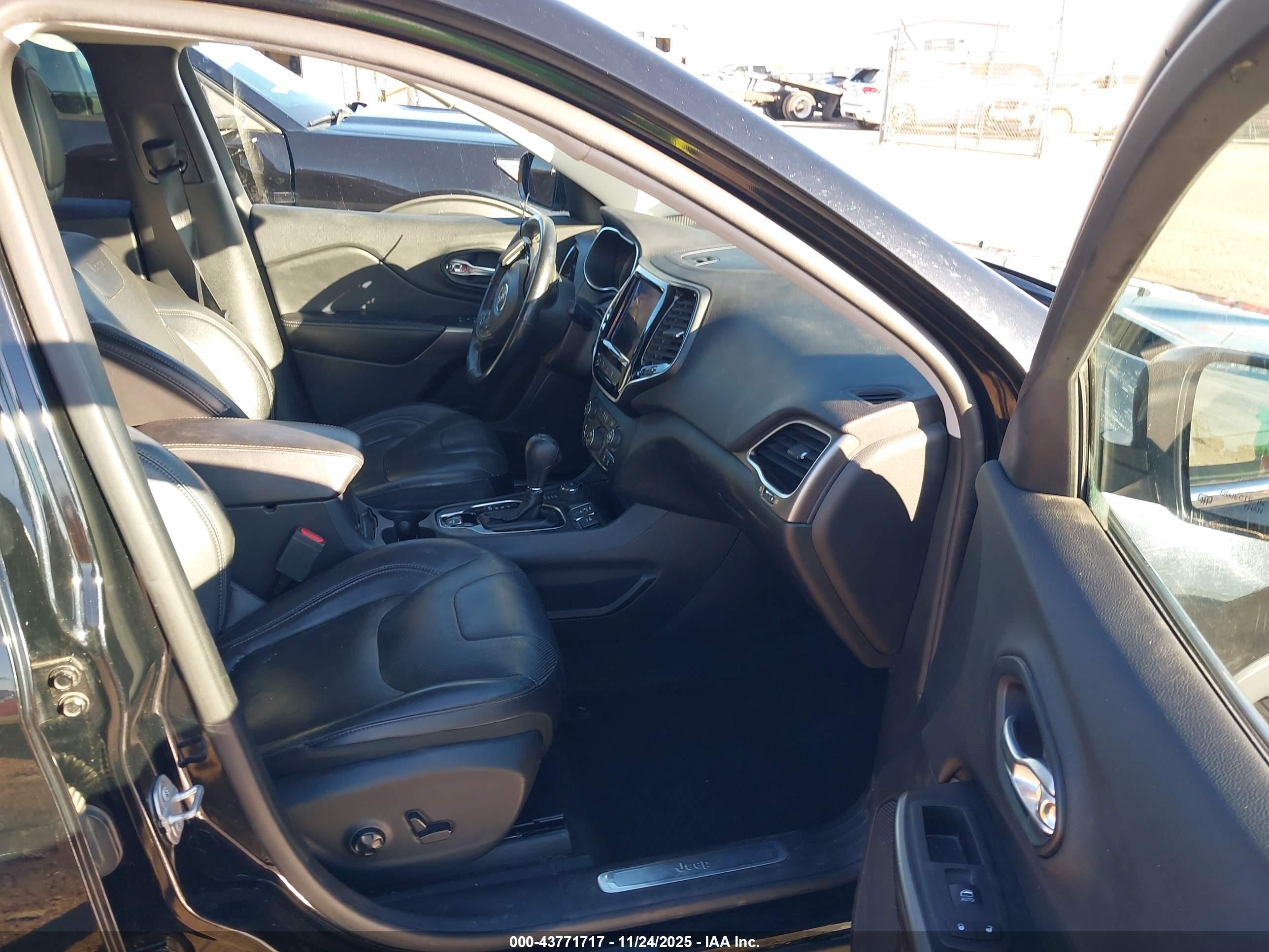JEEP CHEROKEE image 5