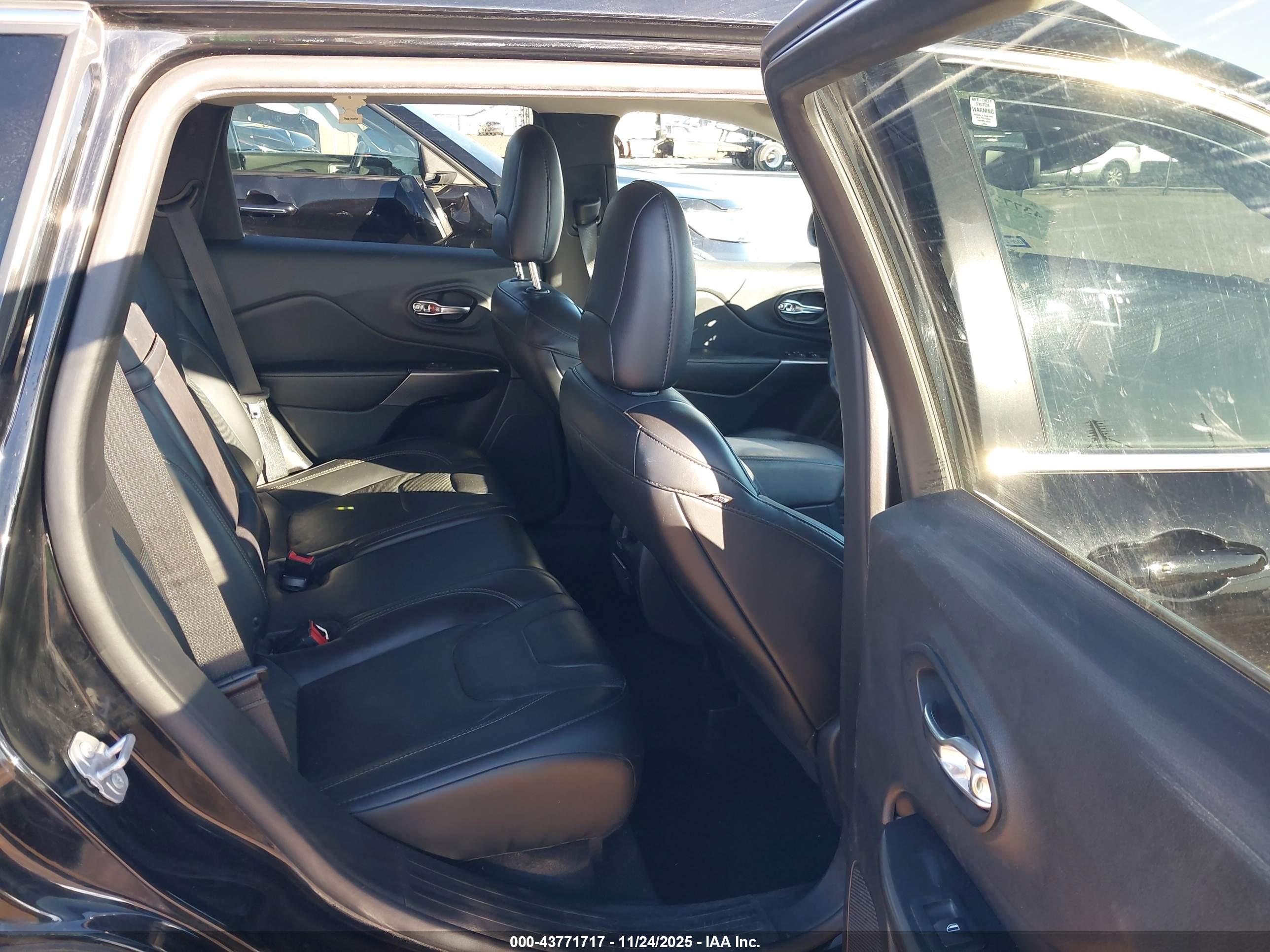 JEEP CHEROKEE image 8