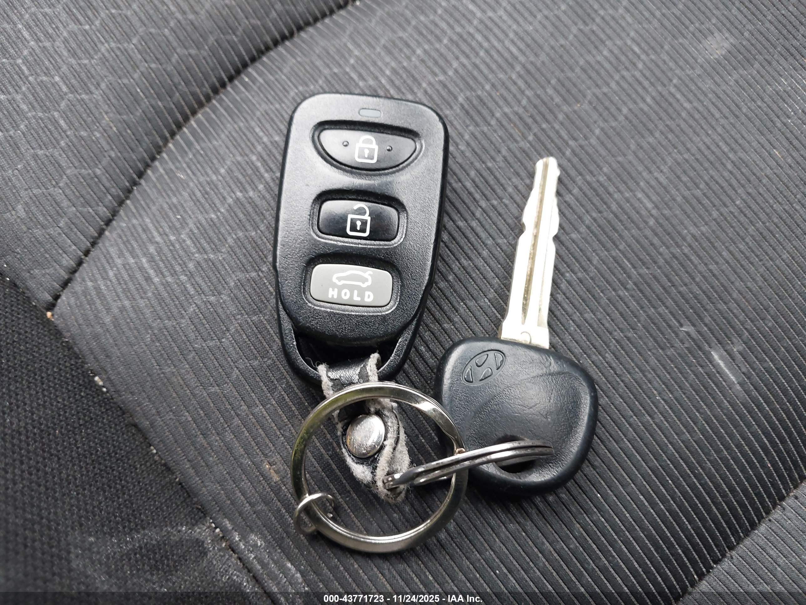 HYUNDAI ELANTRA image 11