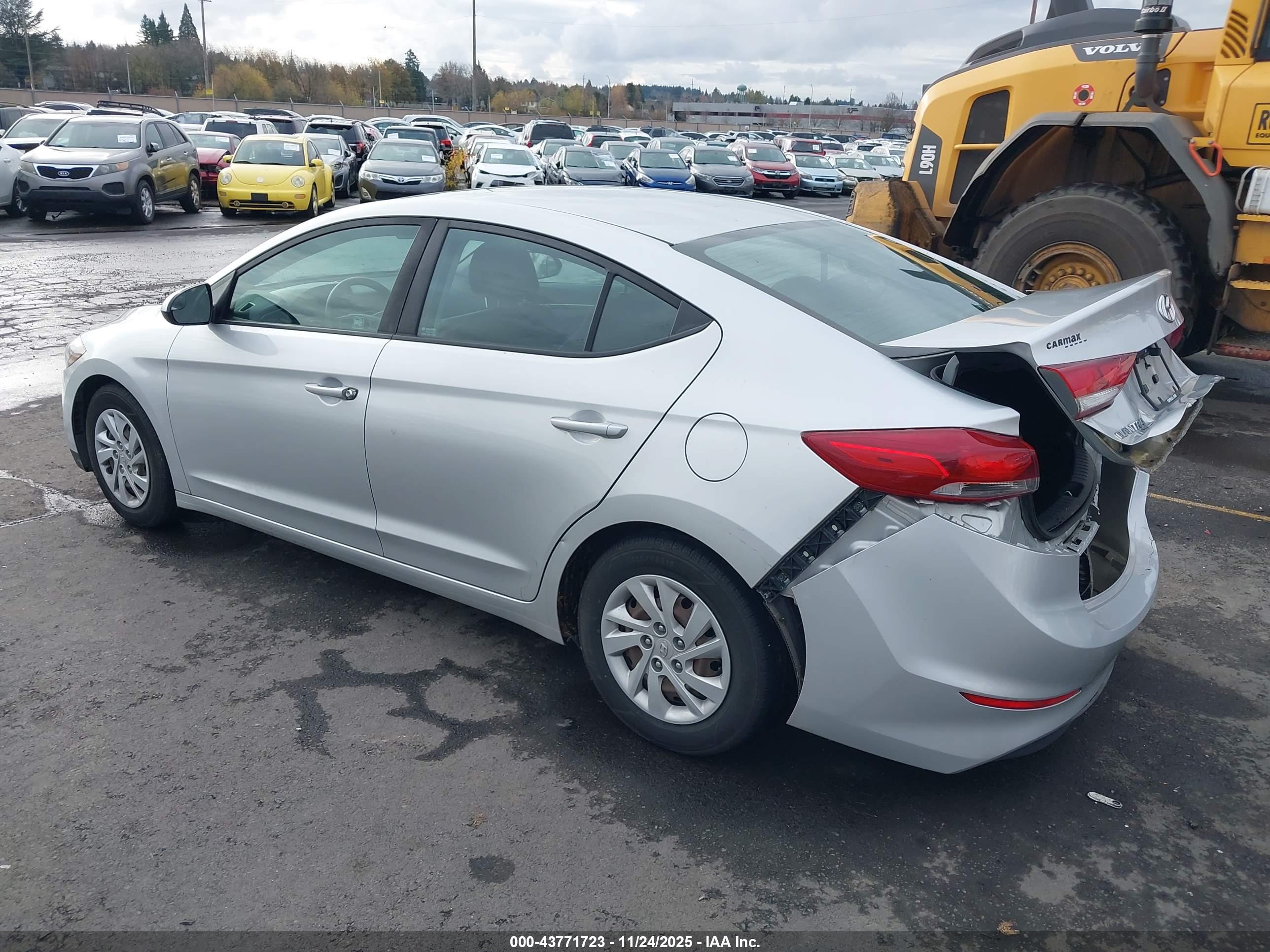 HYUNDAI ELANTRA image 3