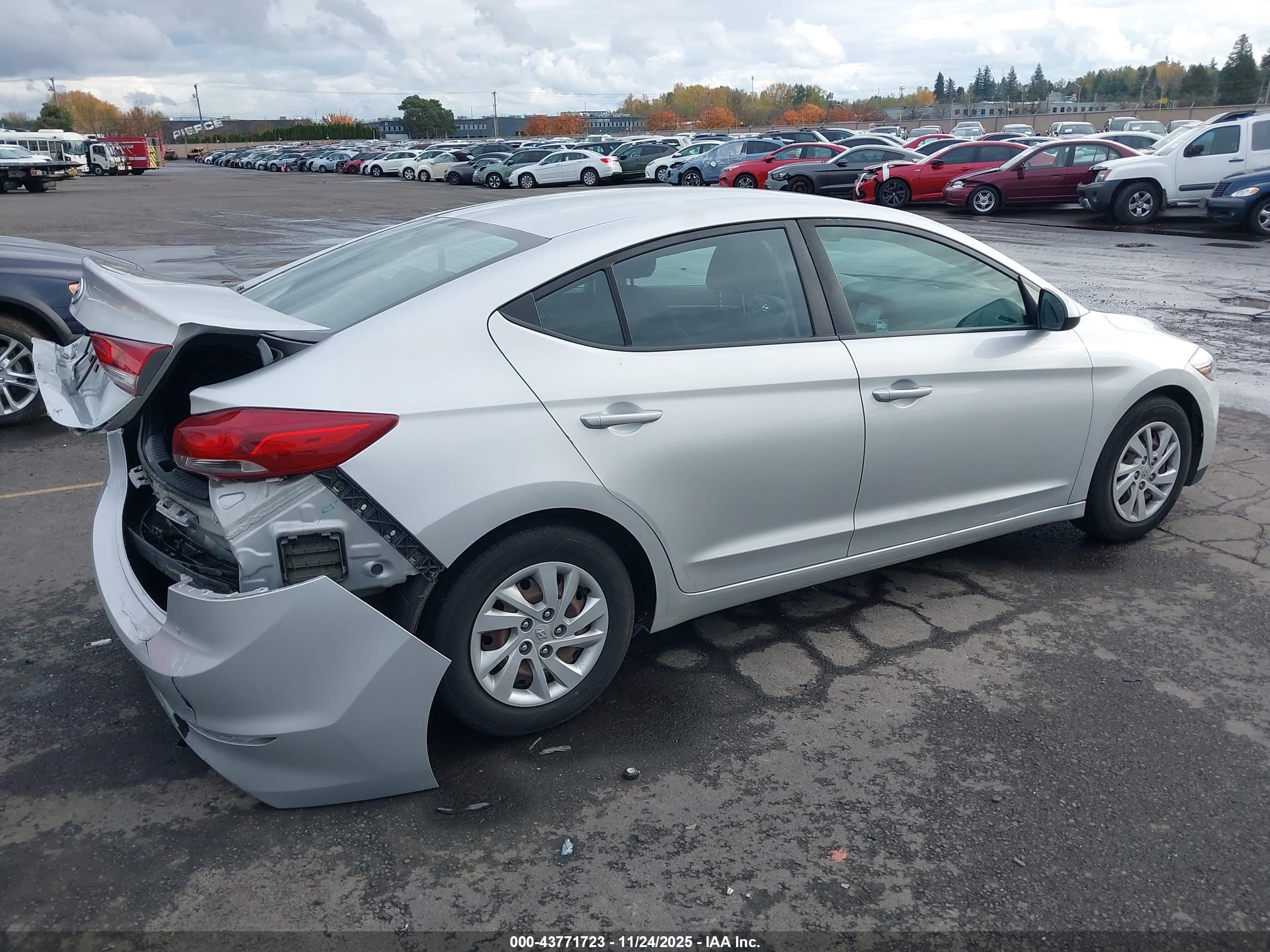 HYUNDAI ELANTRA image 4