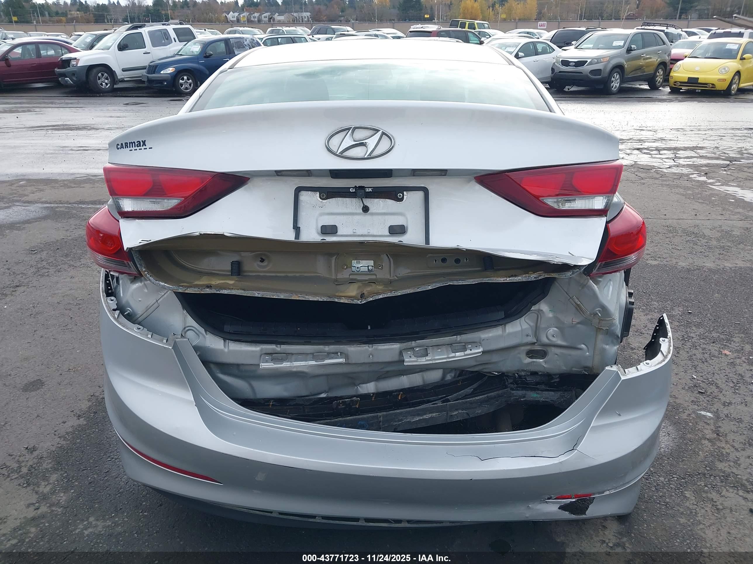HYUNDAI ELANTRA image 6