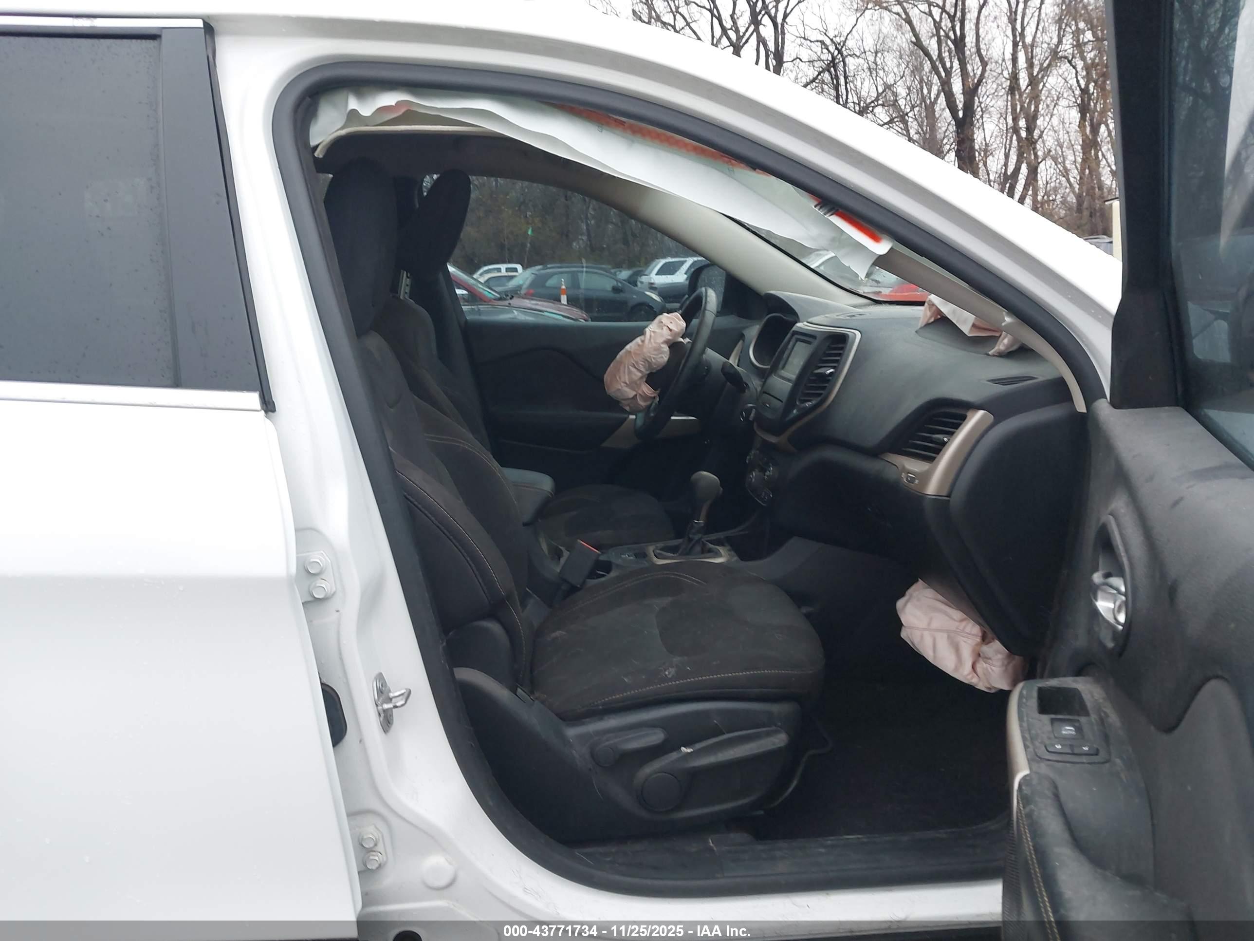 JEEP CHEROKEE image 5