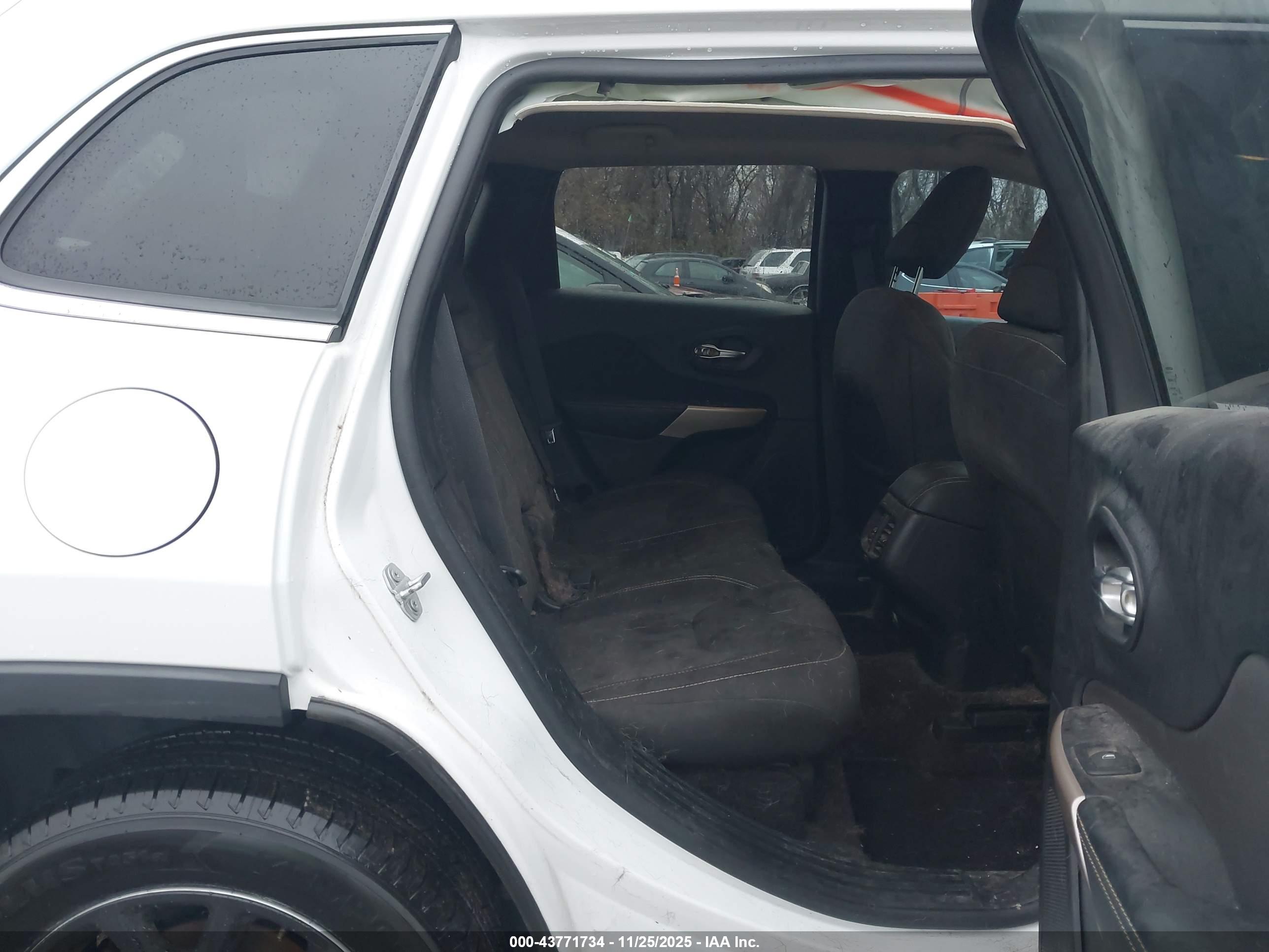 JEEP CHEROKEE image 8
