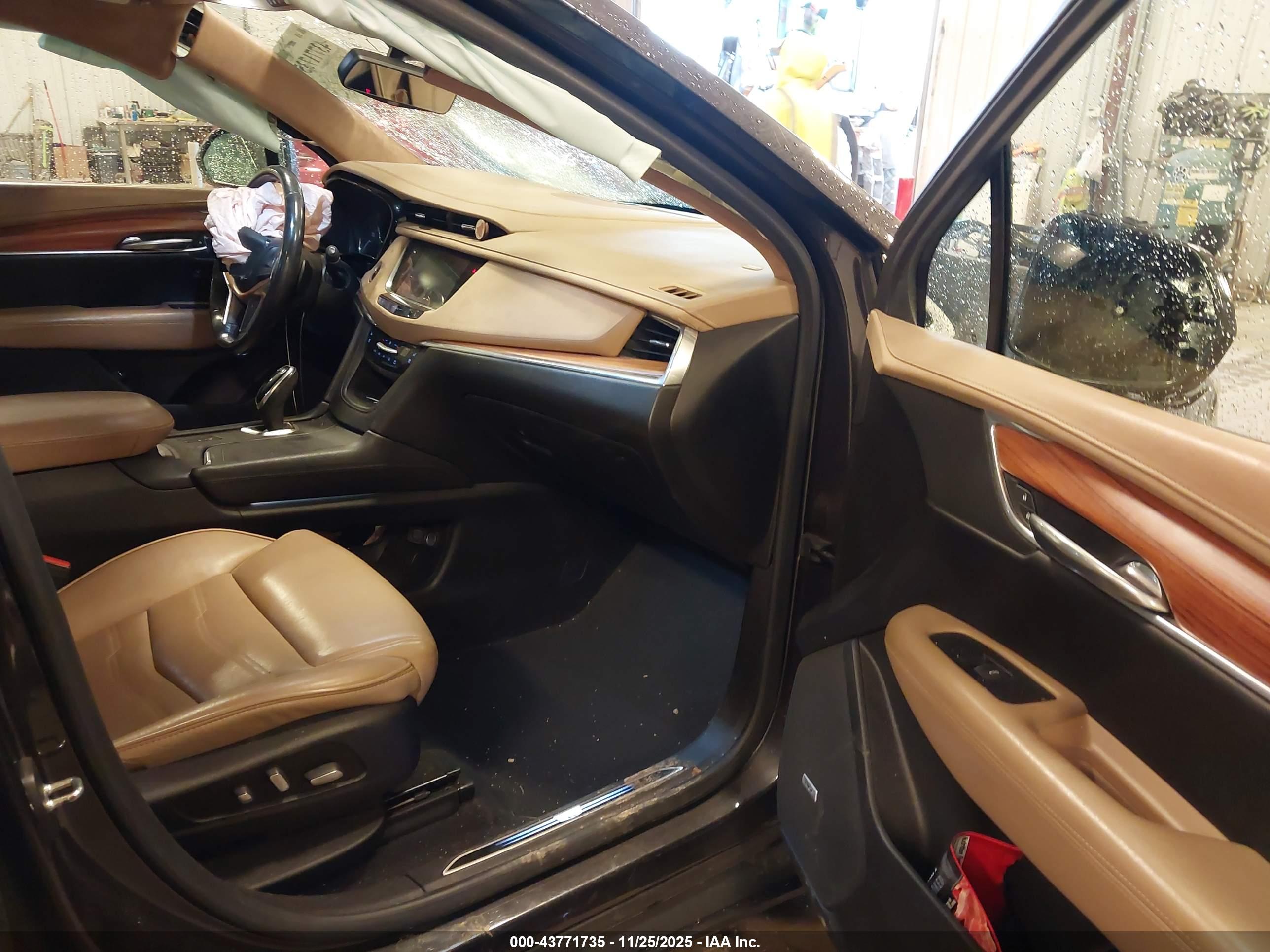 CADILLAC XT5 image 5