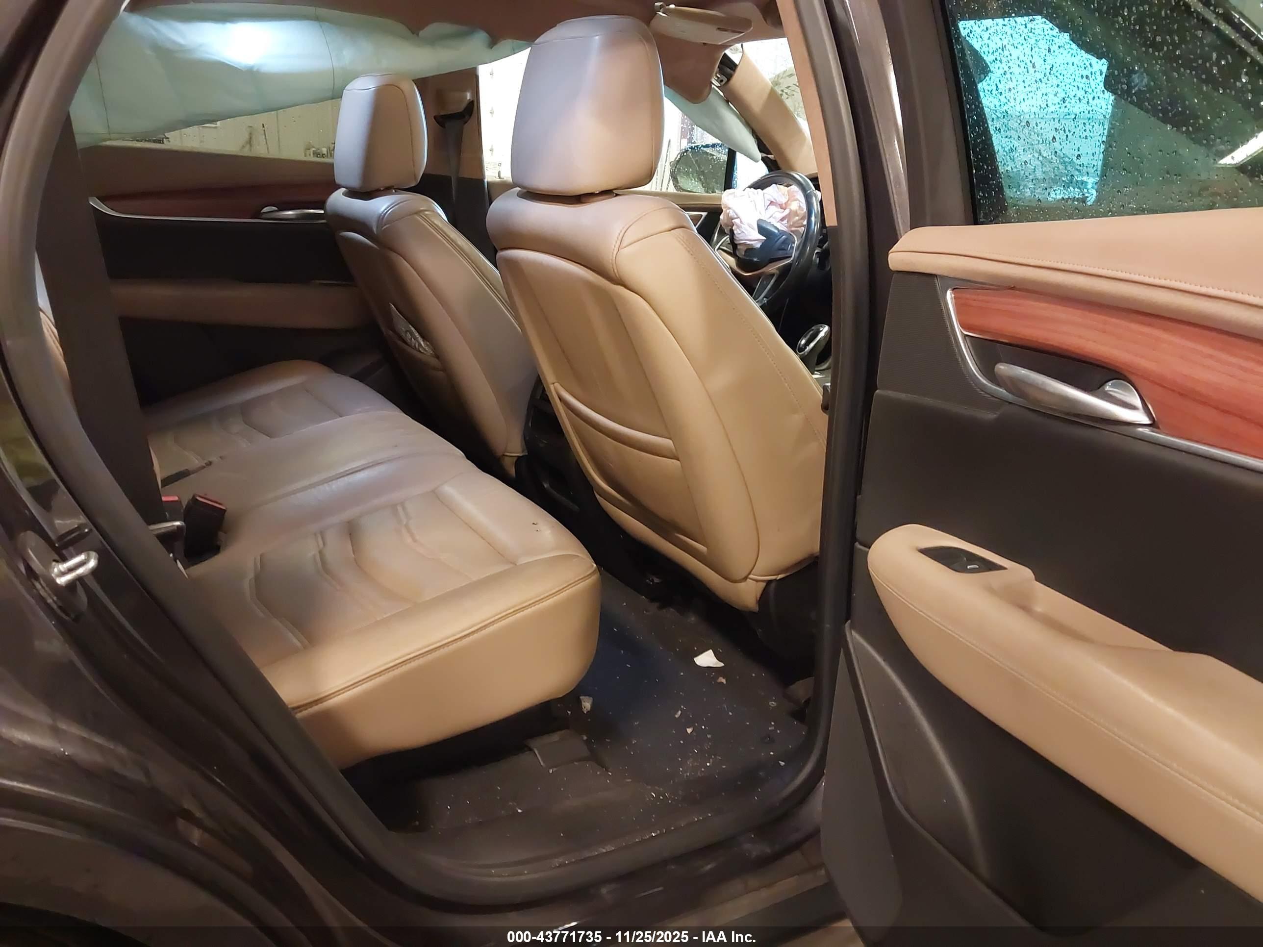CADILLAC XT5 image 8