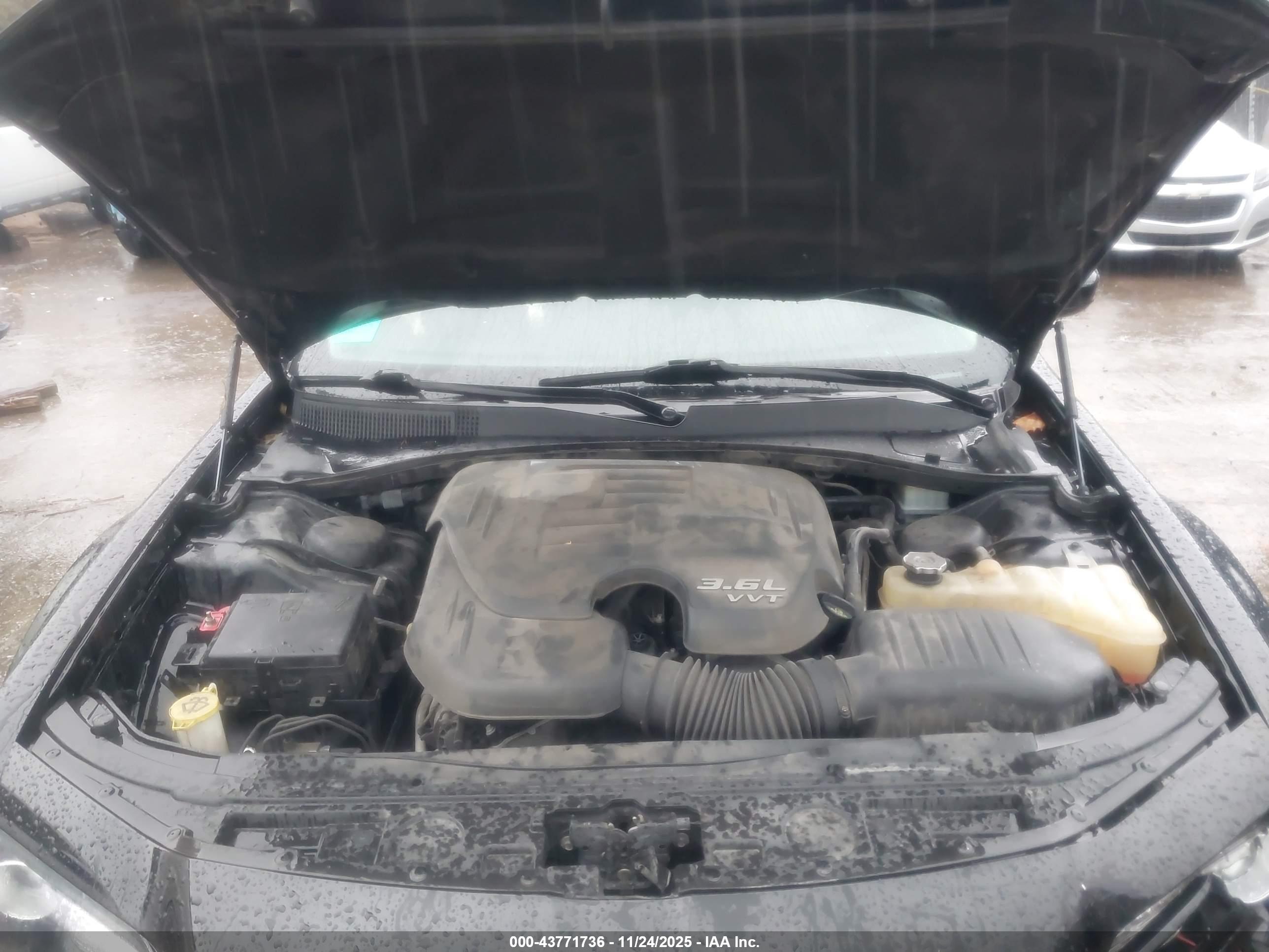 CHRYSLER 300 image 10