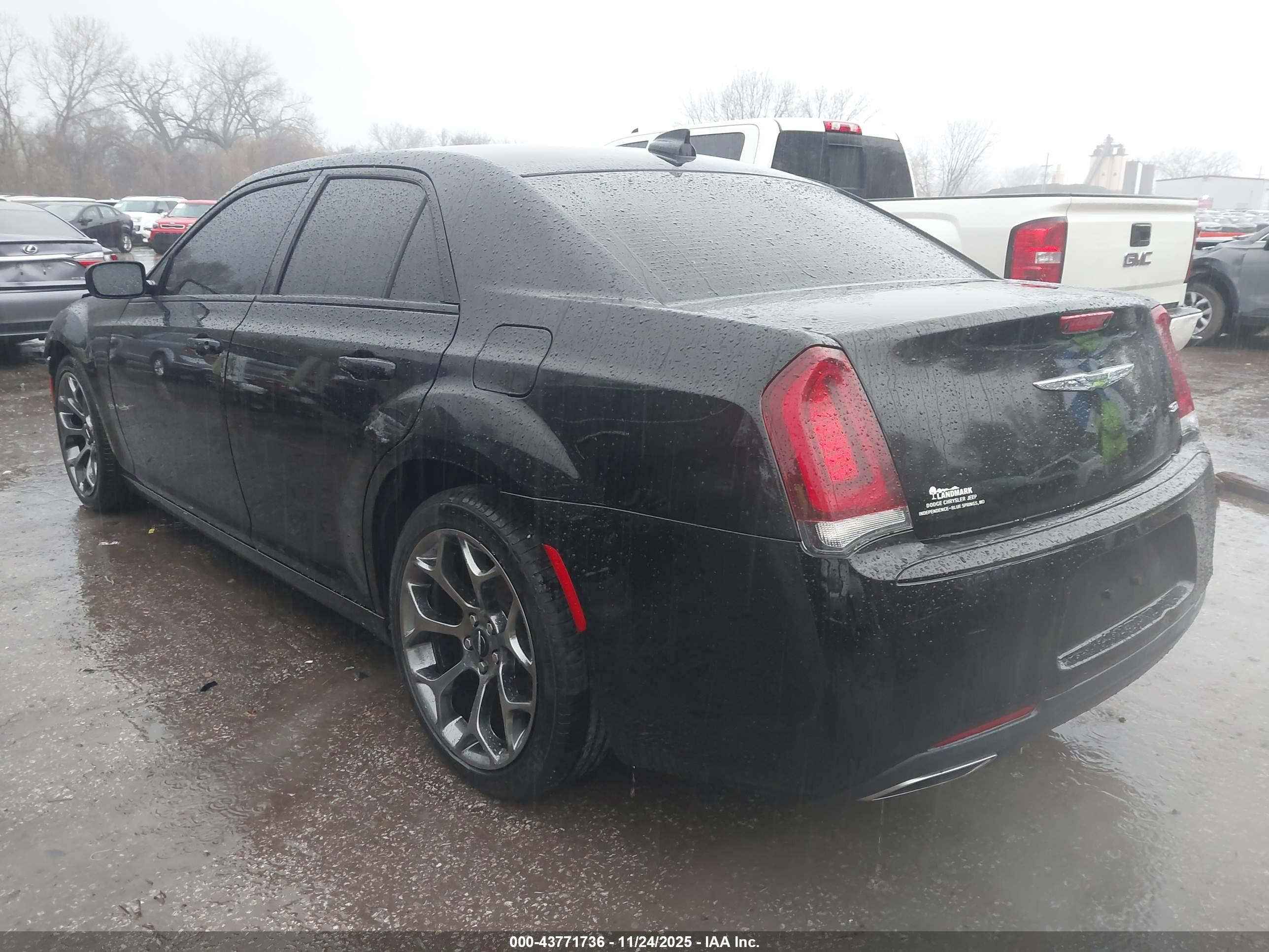 CHRYSLER 300 image 3