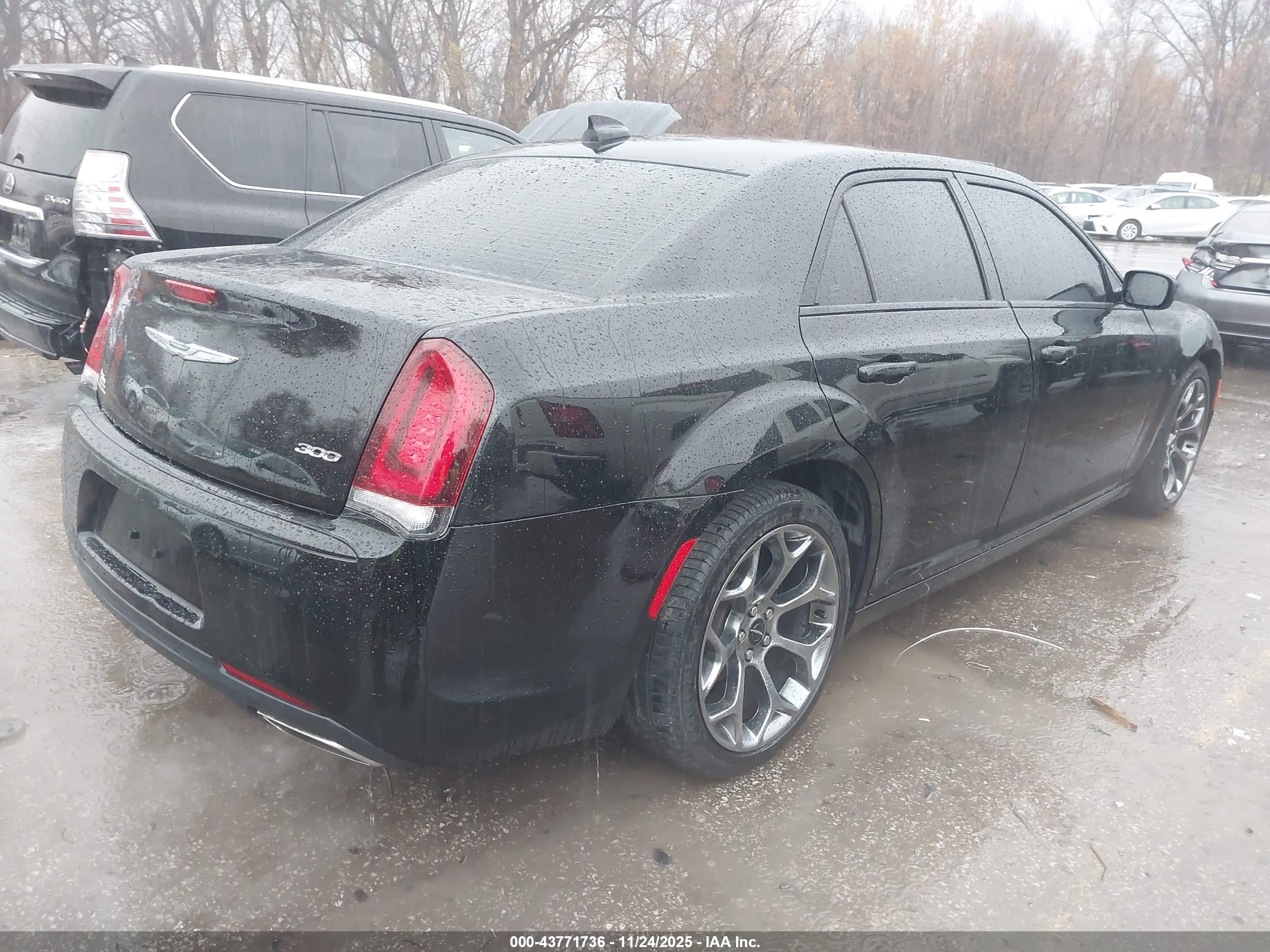 CHRYSLER 300 image 4