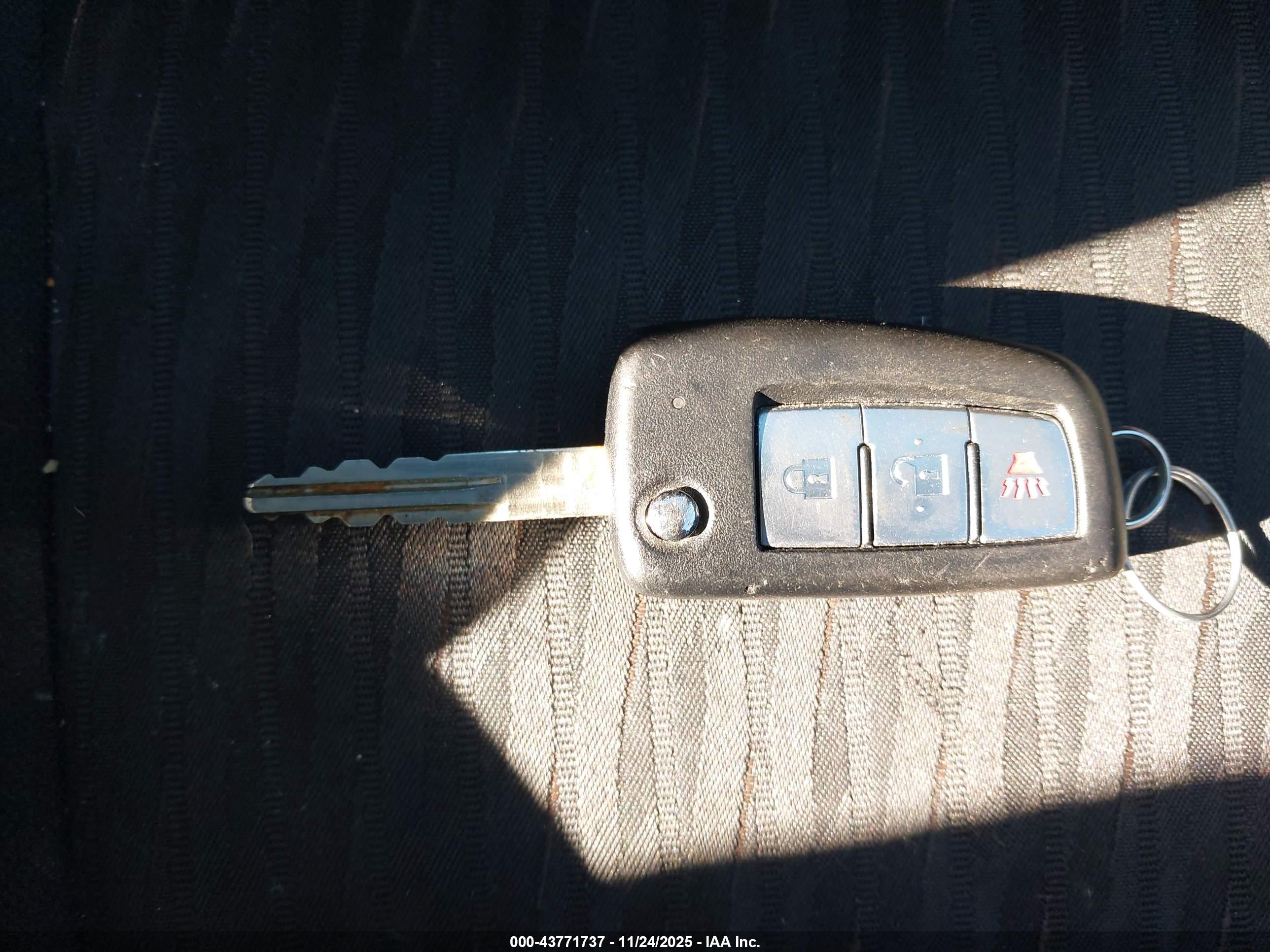 NISSAN ROGUE image 11