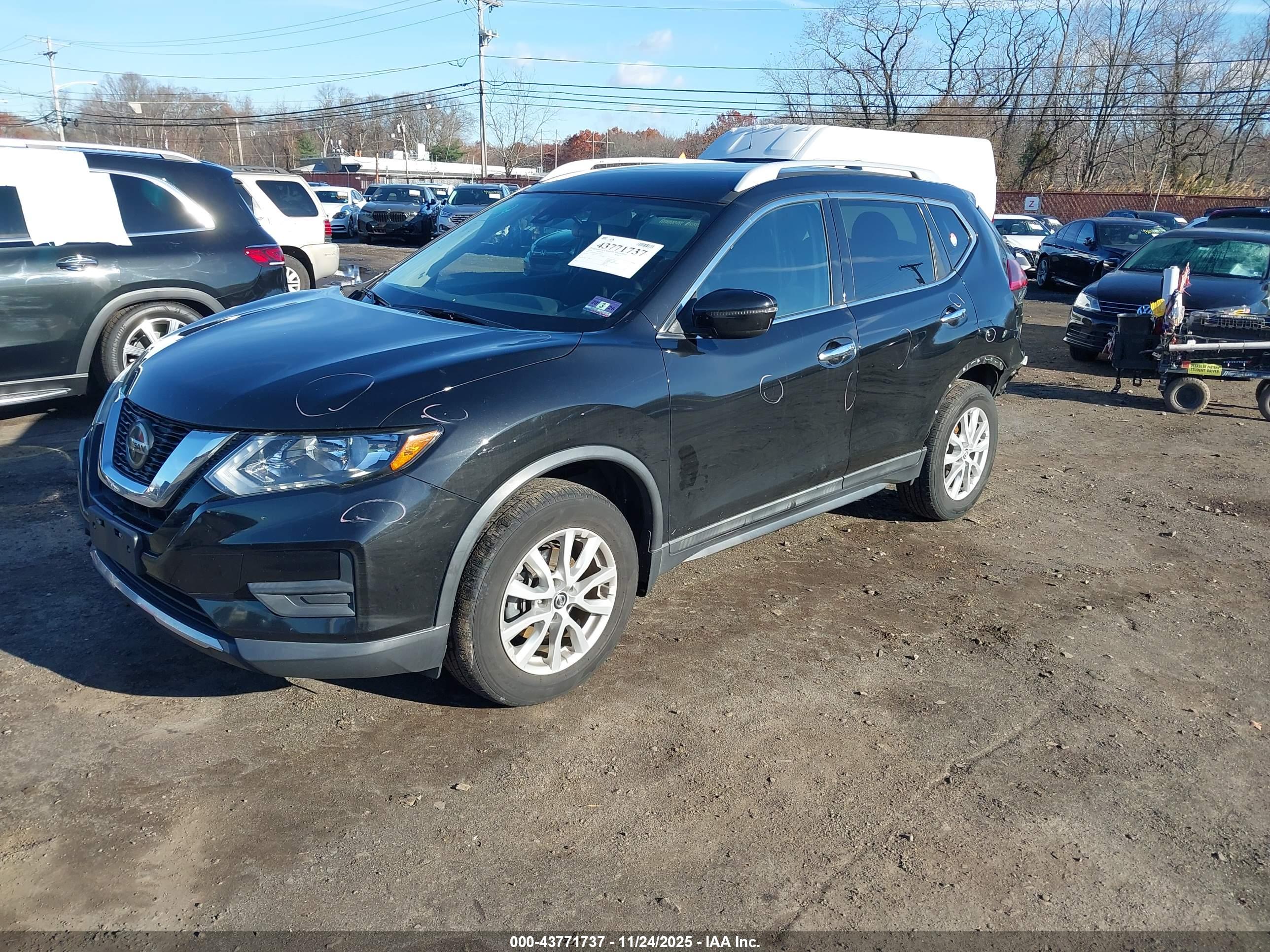 NISSAN ROGUE image 2