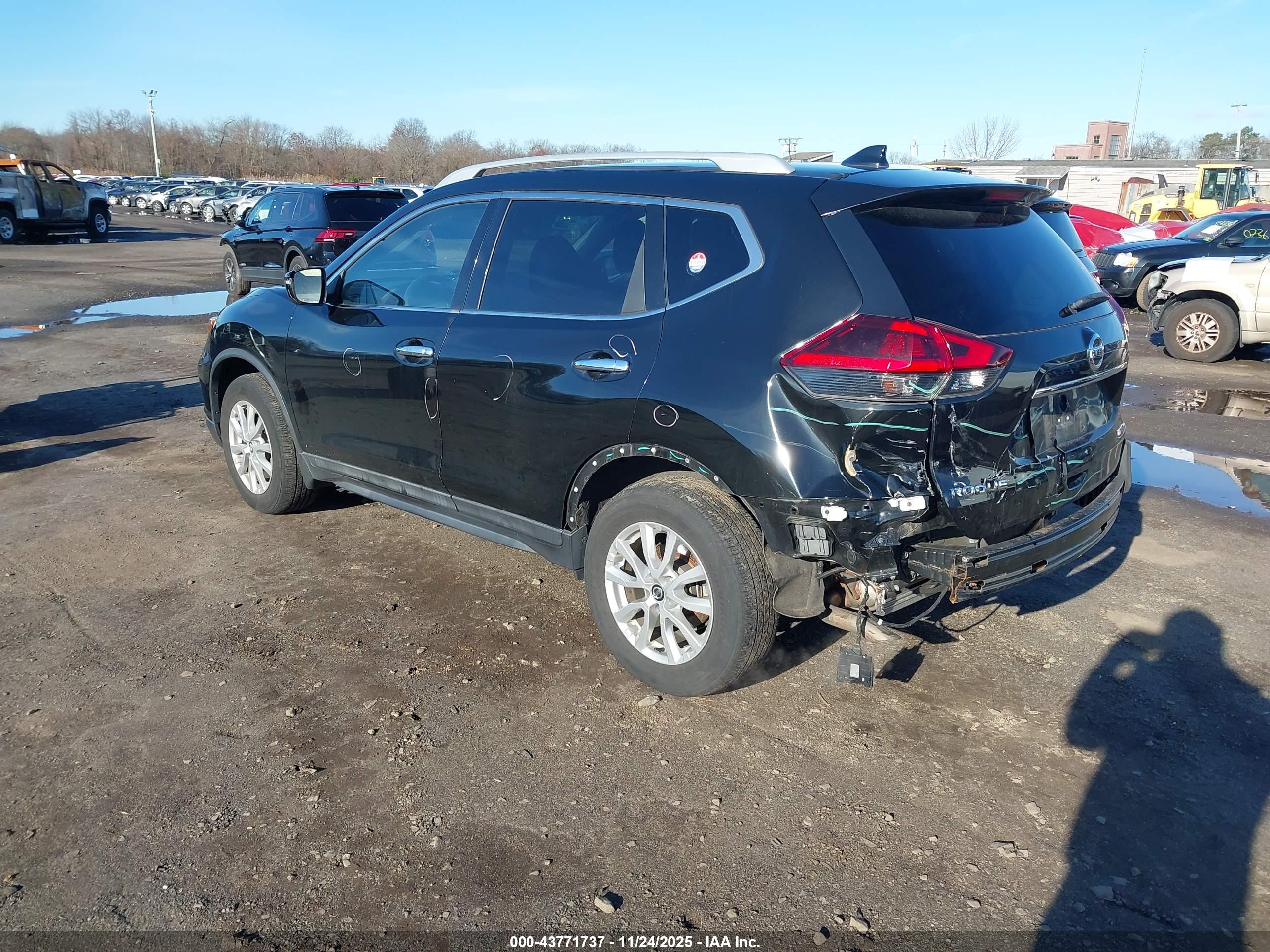 NISSAN ROGUE image 3