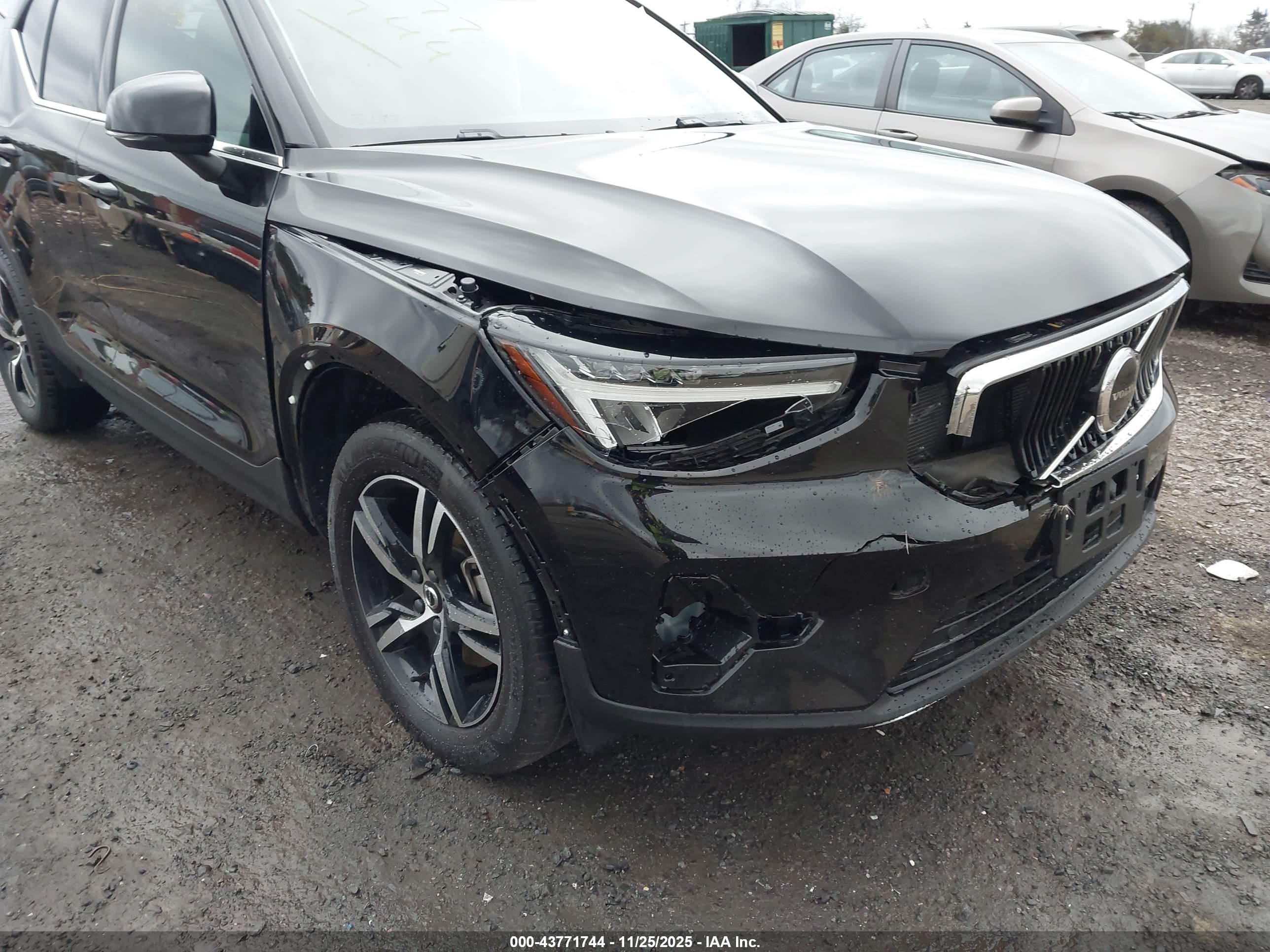 VOLVO XC40 image 6