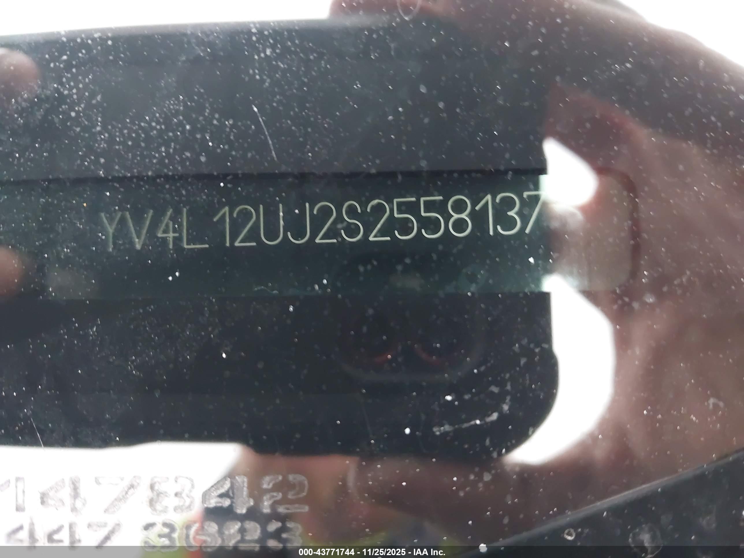 VOLVO XC40 image 9
