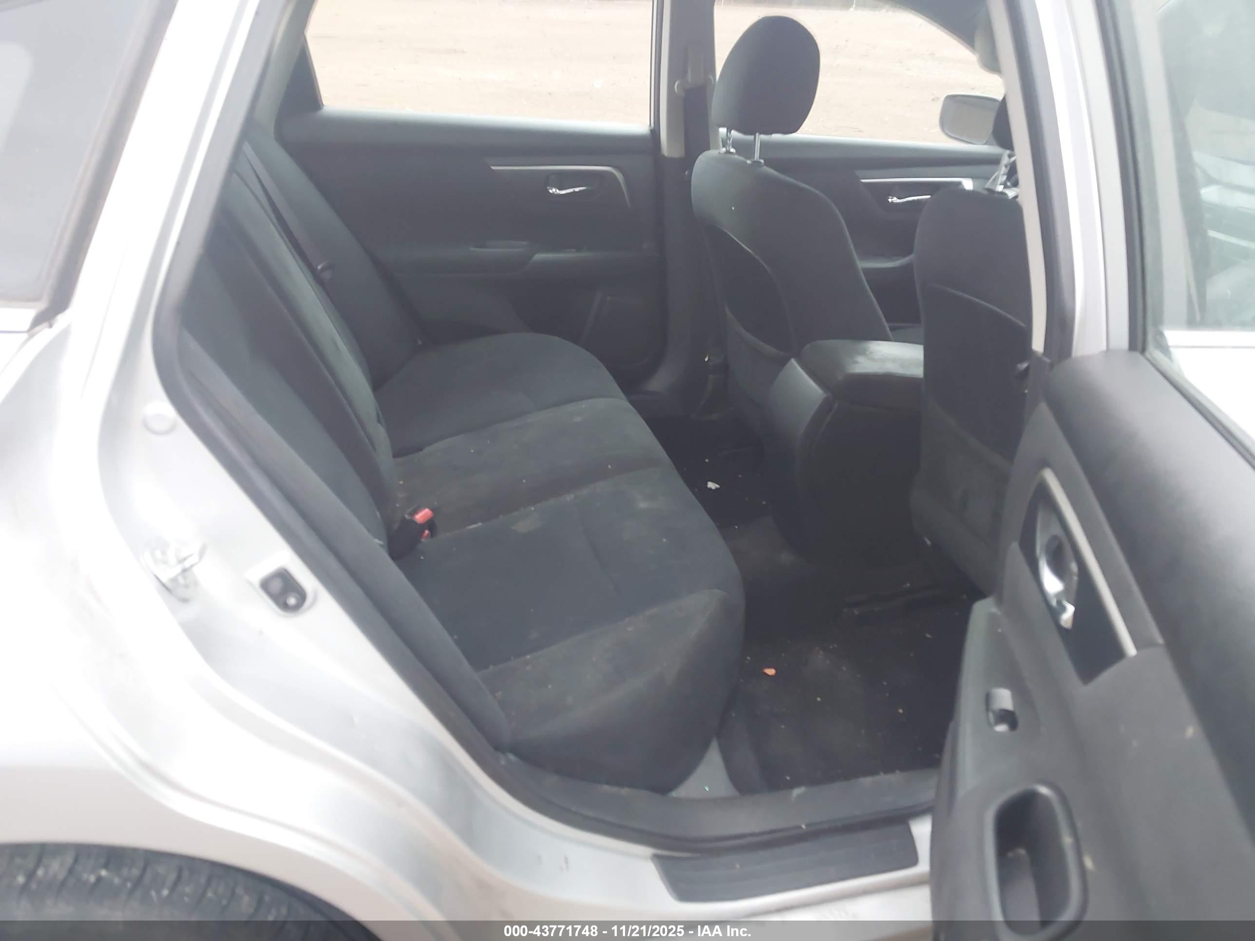 NISSAN ALTIMA image 8