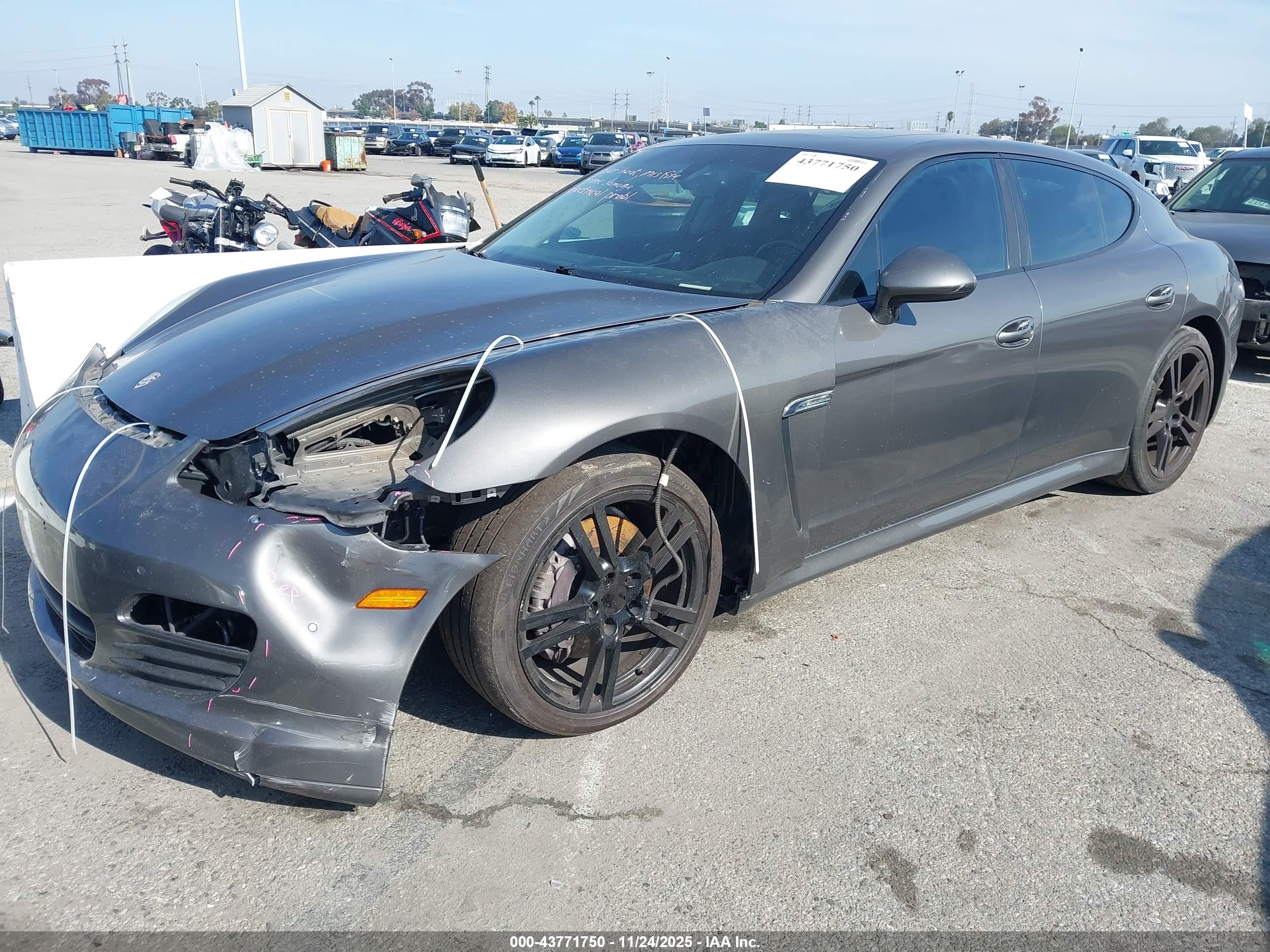 PORSCHE PANAMERA image 2