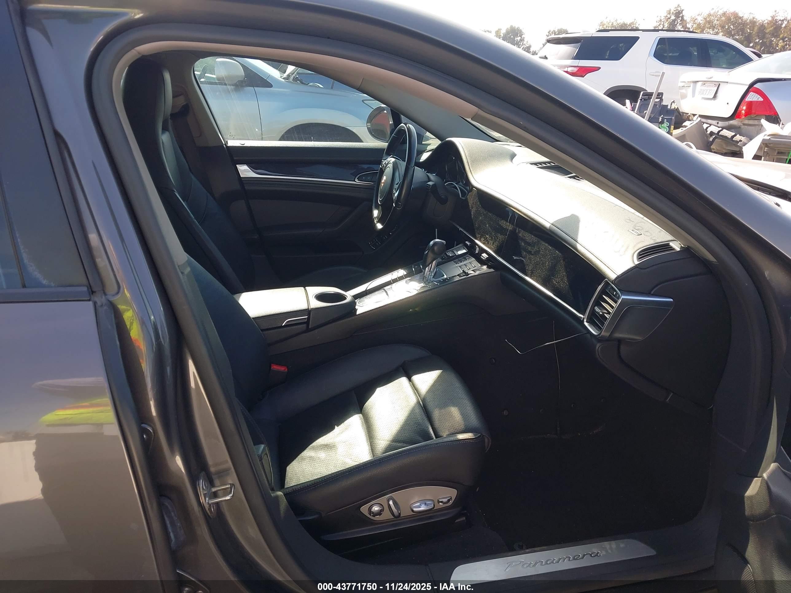 PORSCHE PANAMERA image 5